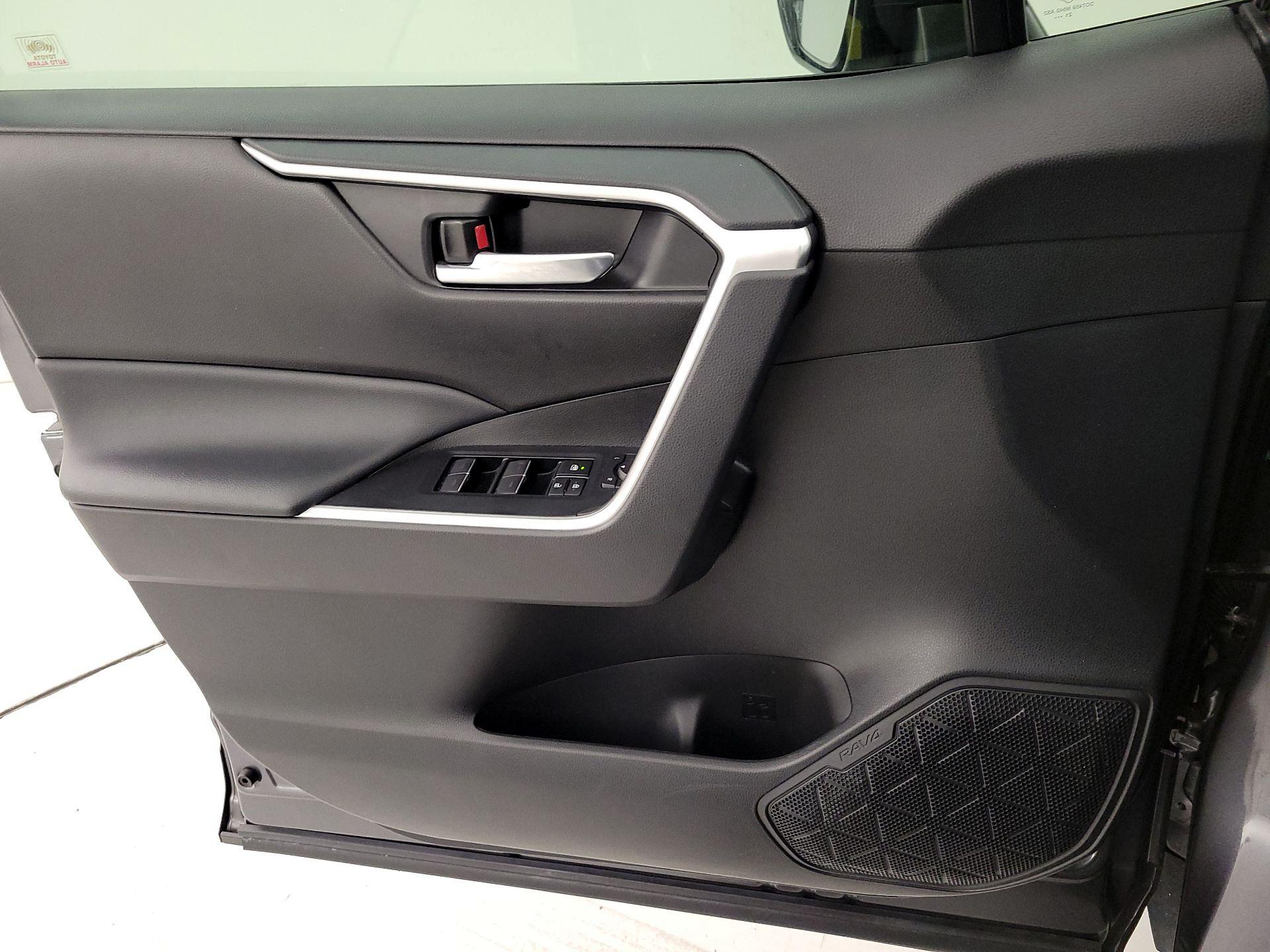 Thumbnail: 2022 Toyota RAV4 - 12