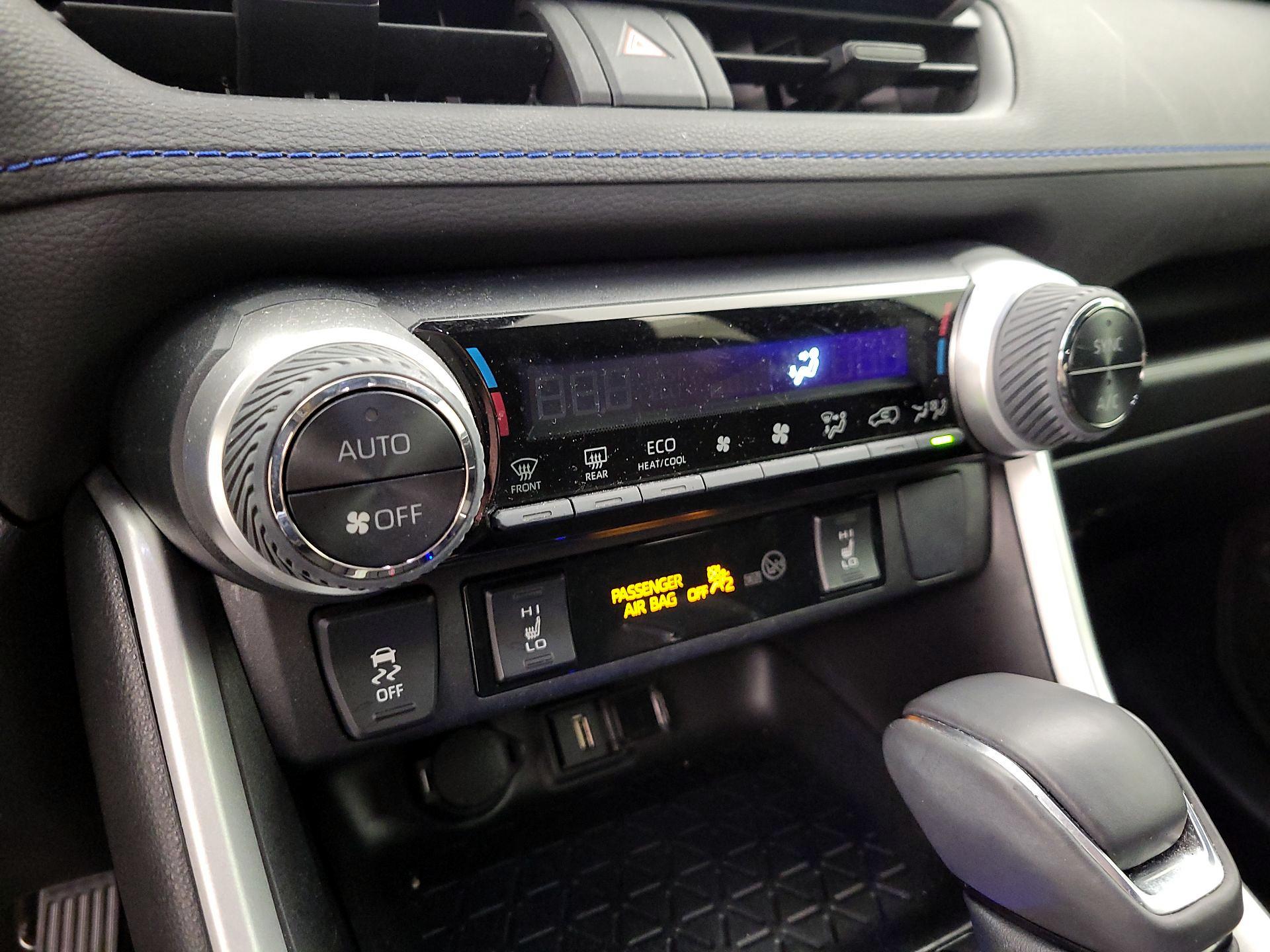 Thumbnail: 2022 Toyota RAV4 - 17