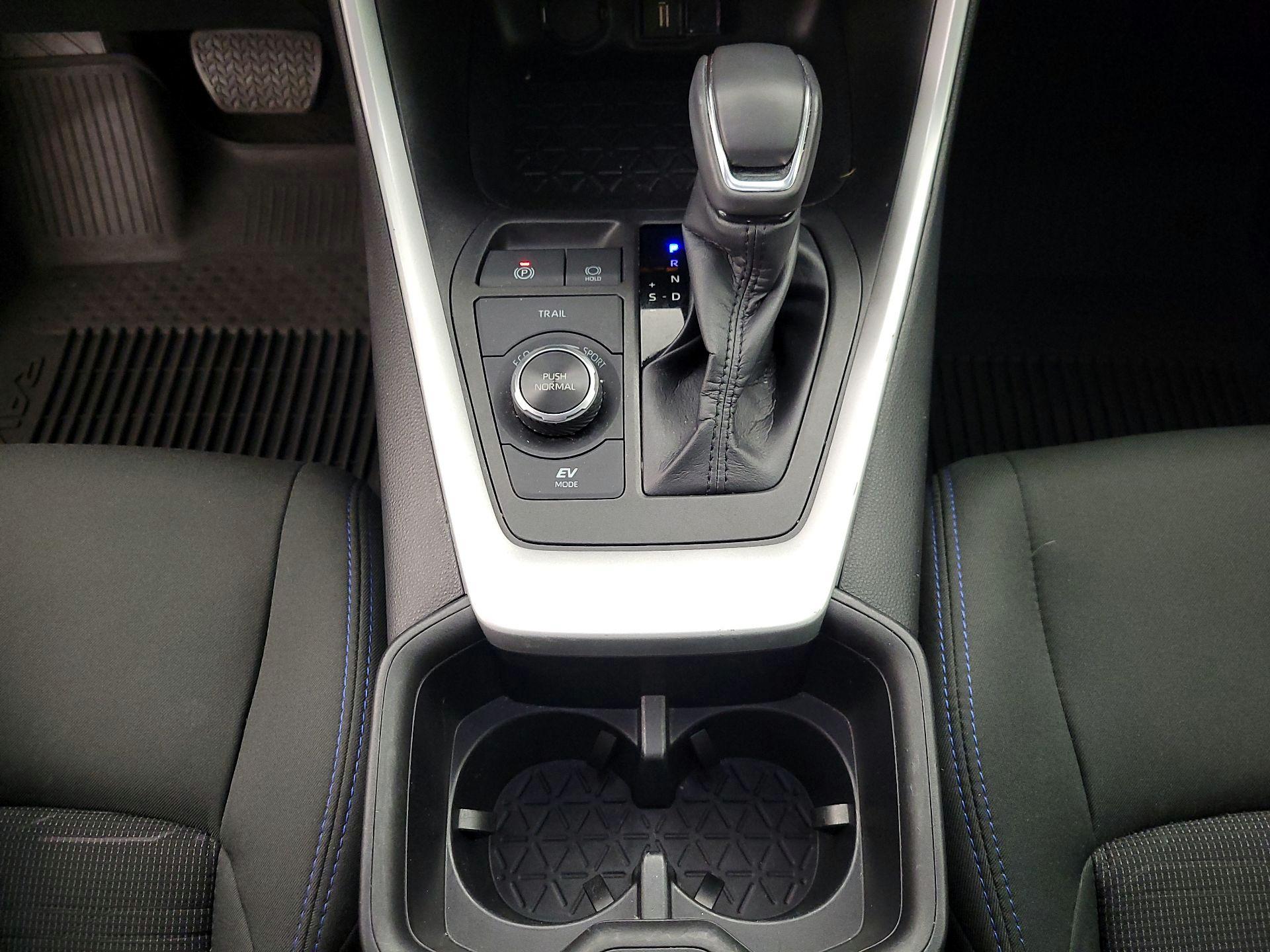 Thumbnail: 2022 Toyota RAV4 - 18