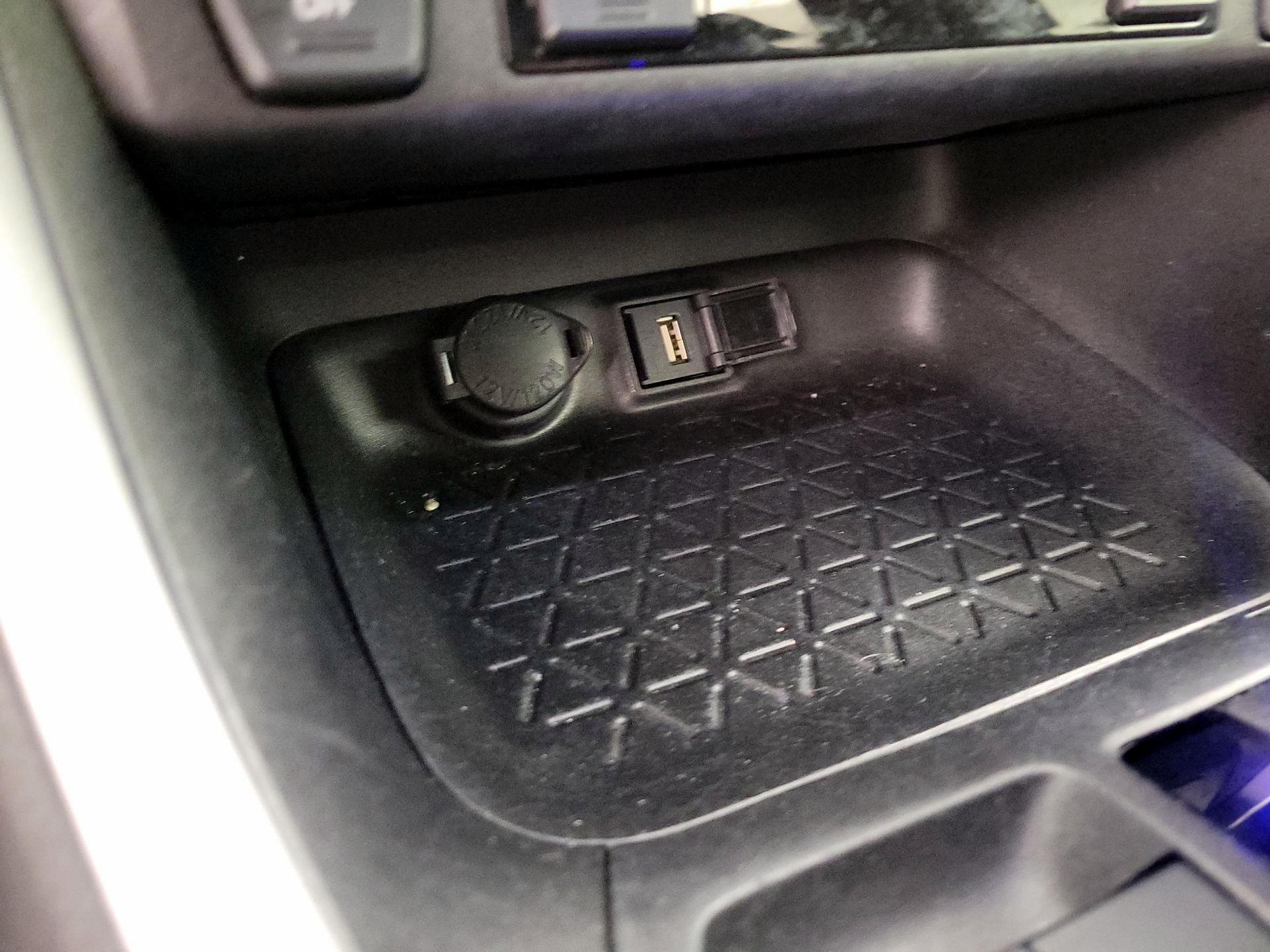 Thumbnail: 2022 Toyota RAV4 - 19