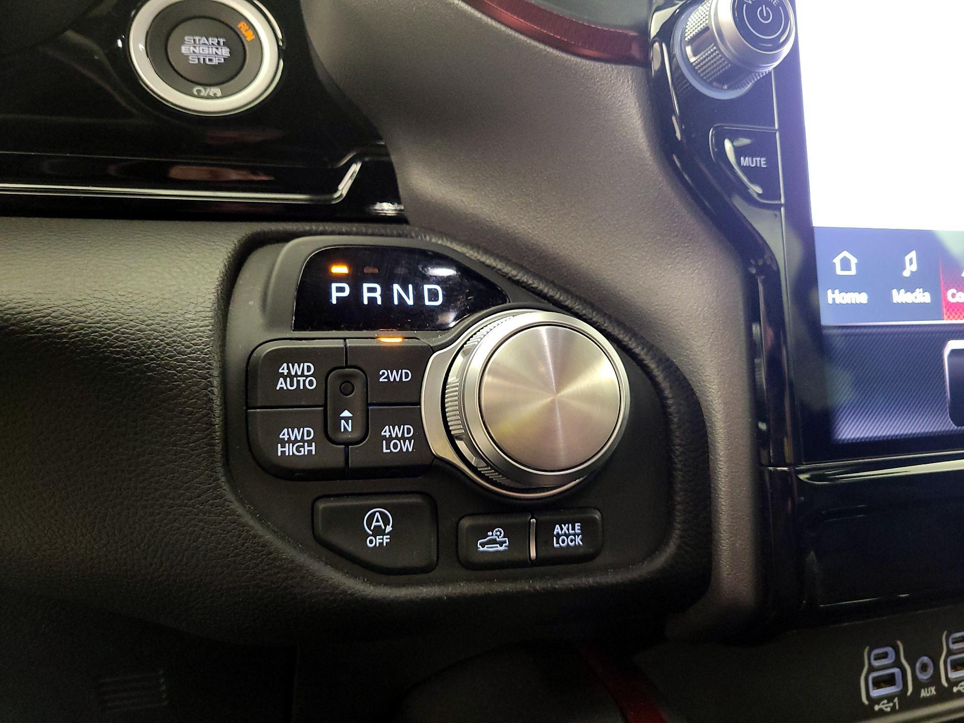 Thumbnail: 2025 RAM 1500 - 18