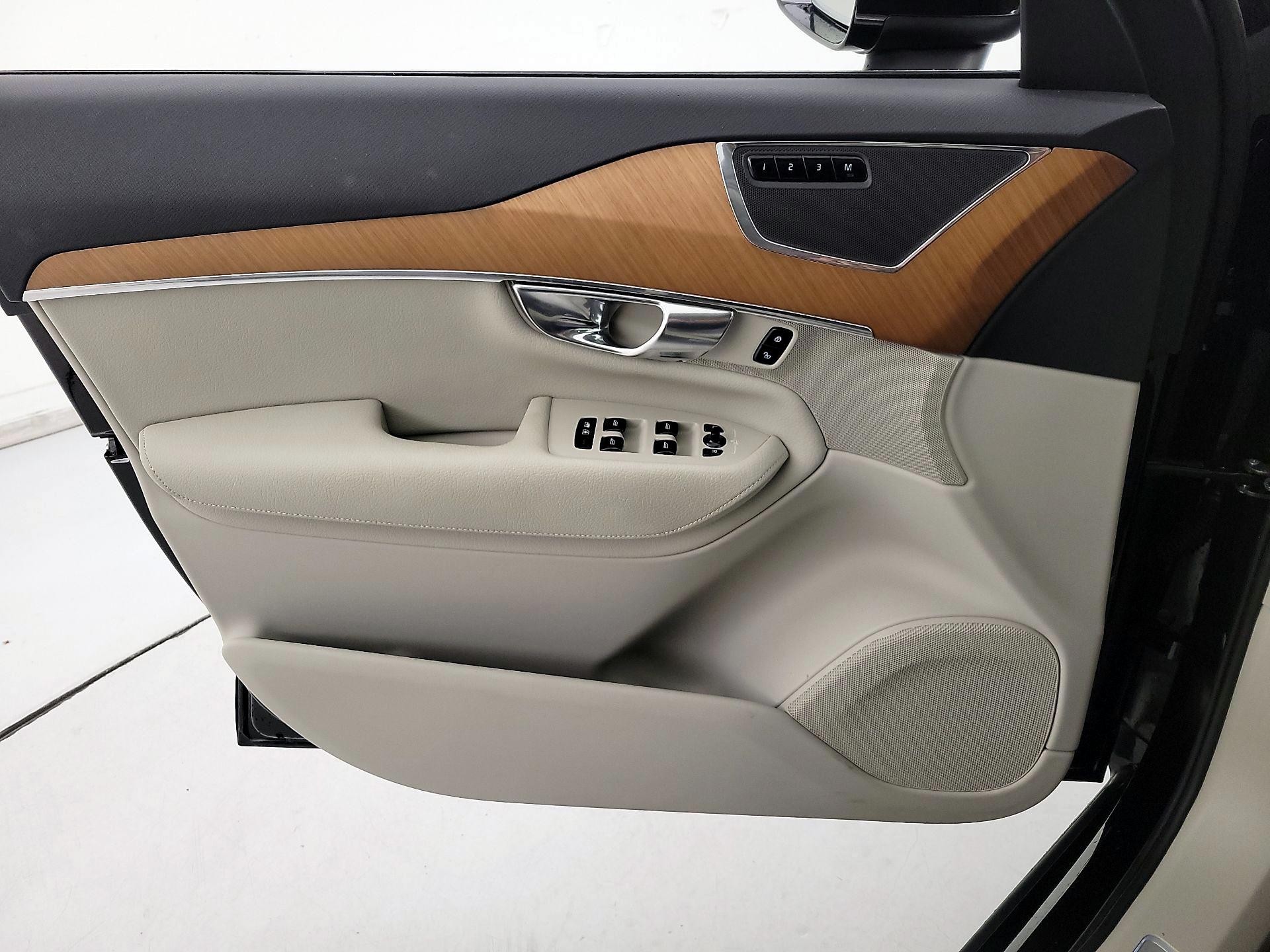 Thumbnail: 2022 Volvo XC90 - 12