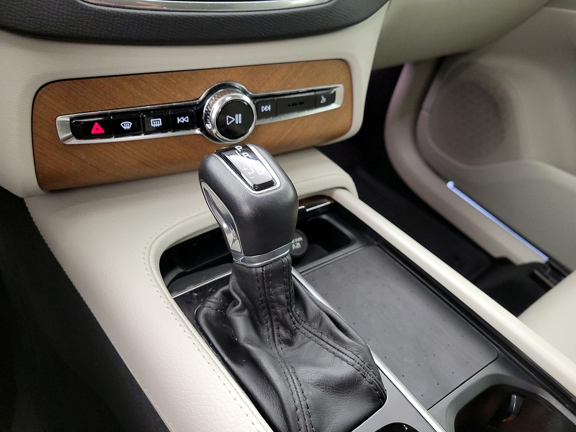 Thumbnail: 2022 Volvo XC90 - 18