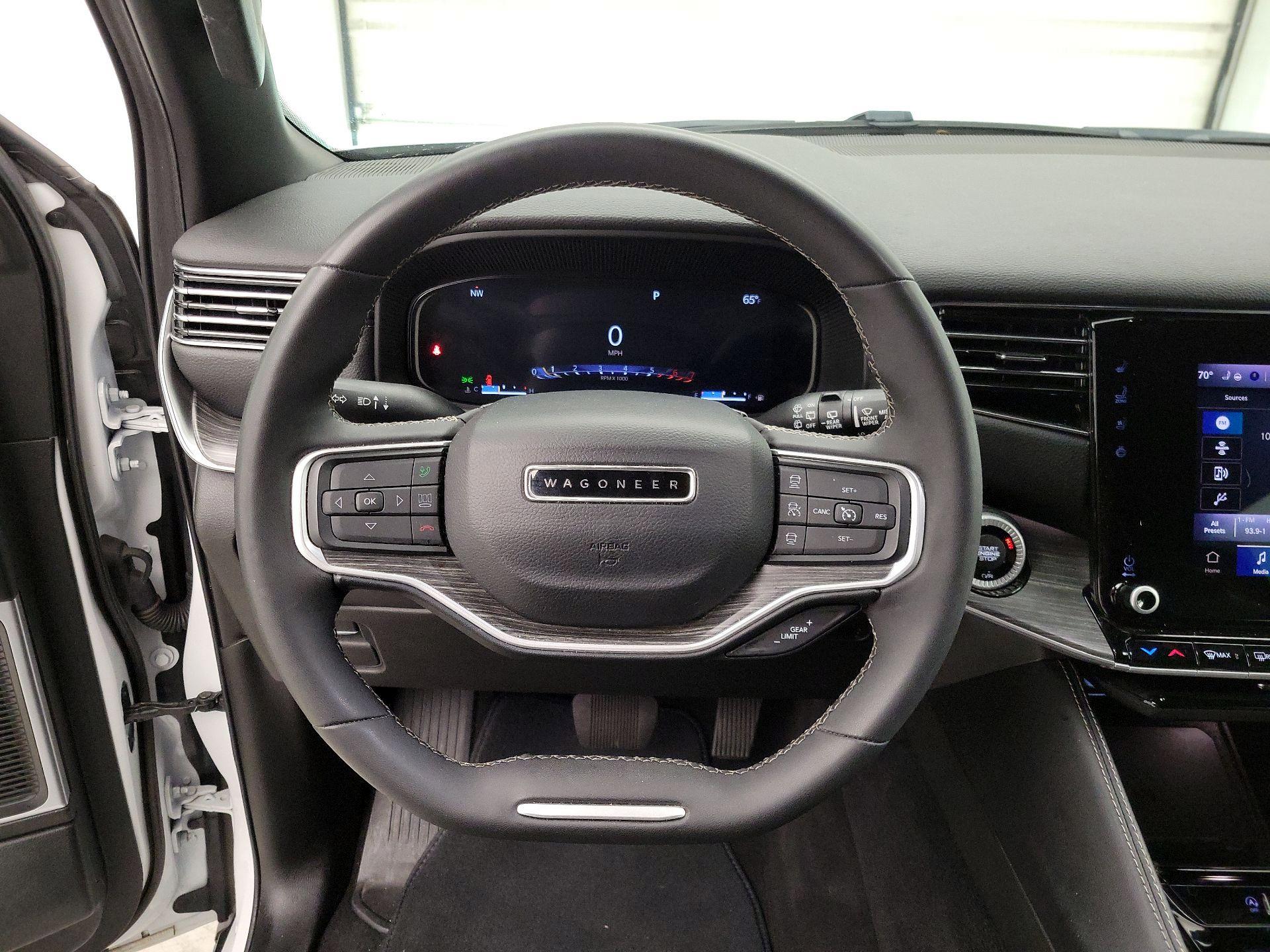 Thumbnail: 2023 Jeep Wagoneer - 10
