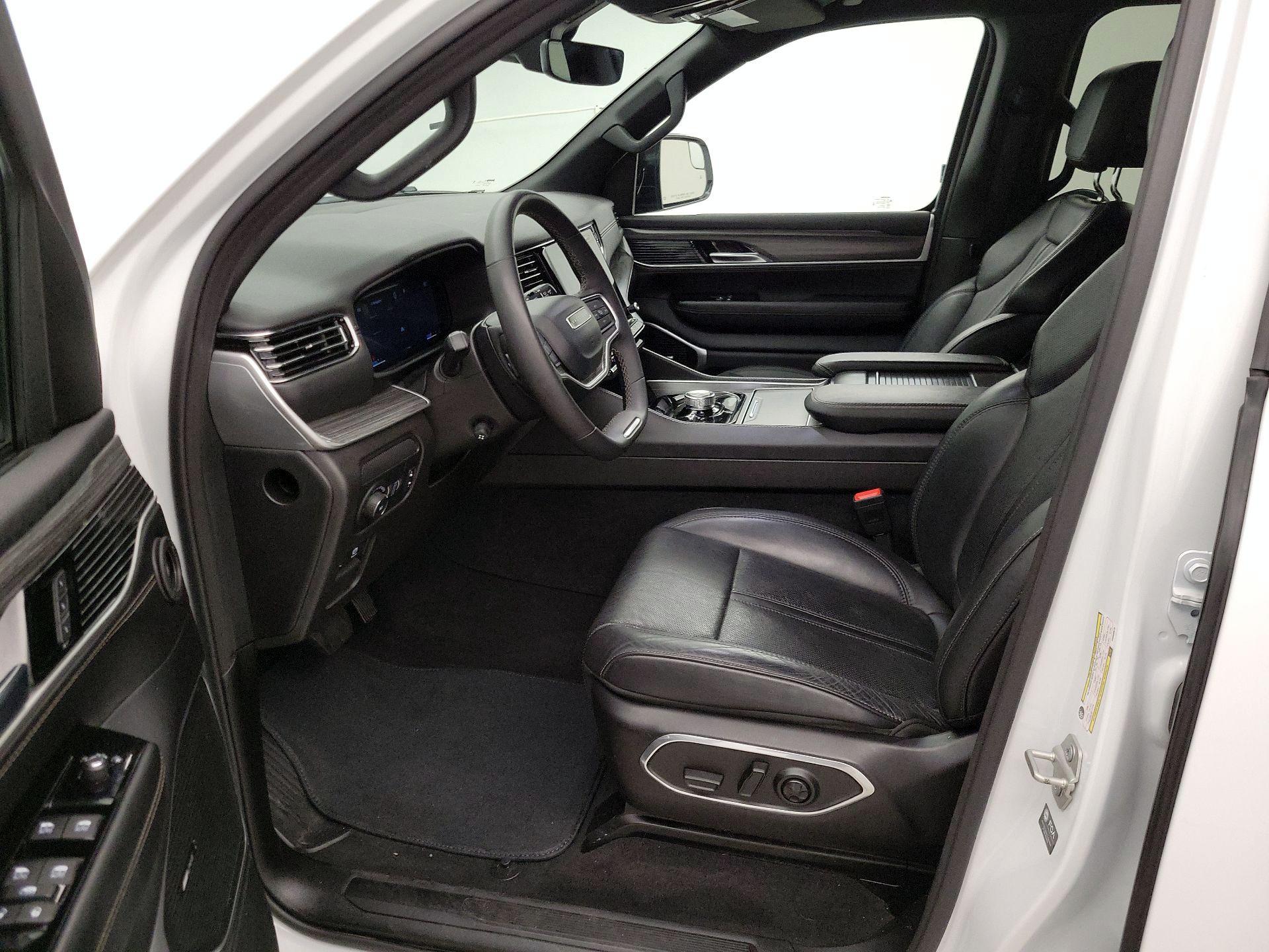 Thumbnail: 2023 Jeep Wagoneer - 11