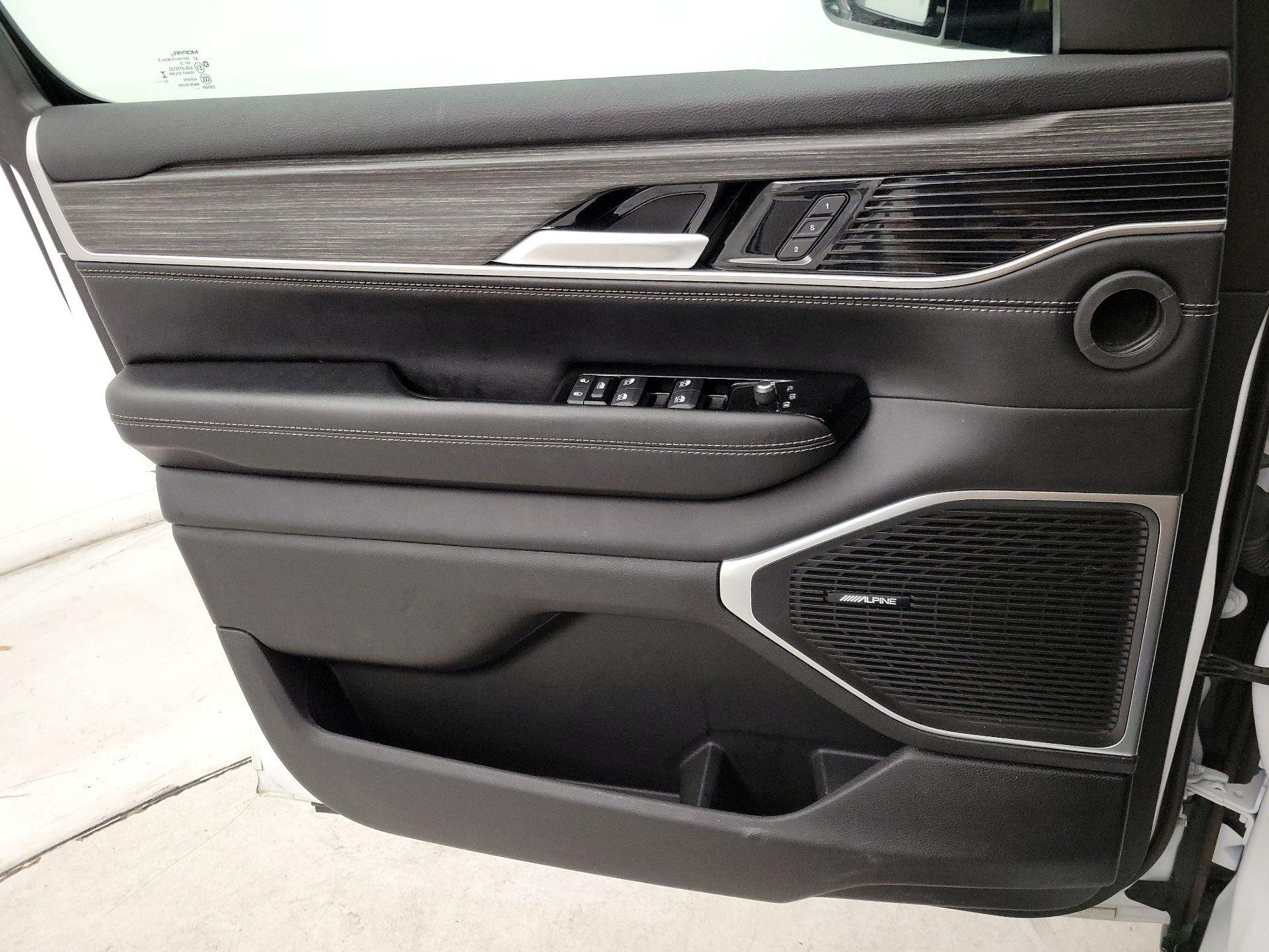 Thumbnail: 2023 Jeep Wagoneer - 12