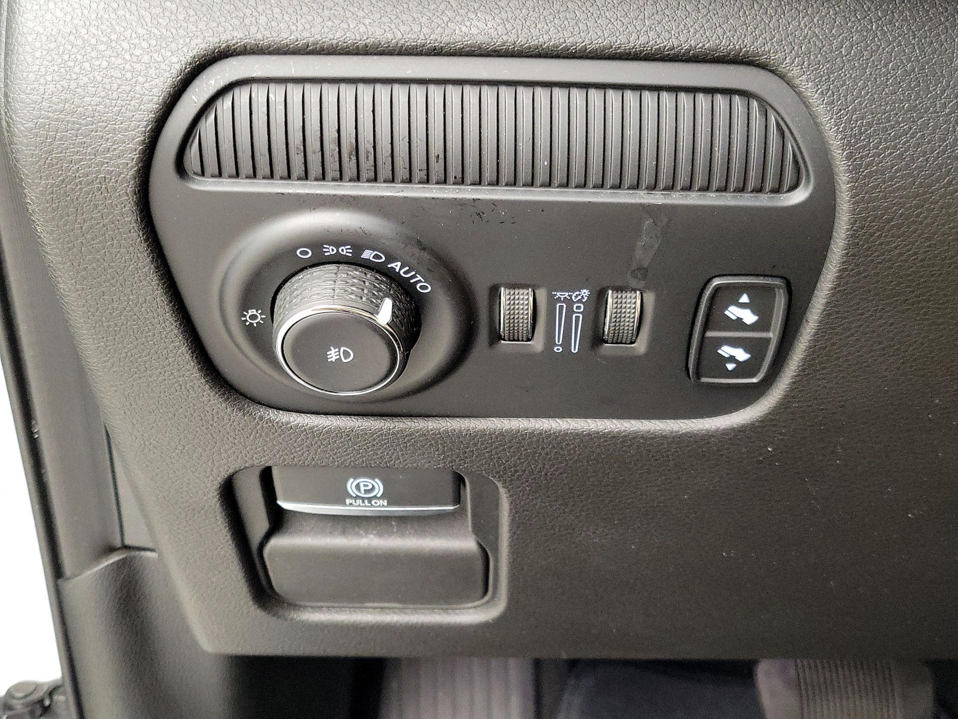 Thumbnail: 2023 Jeep Wagoneer - 13