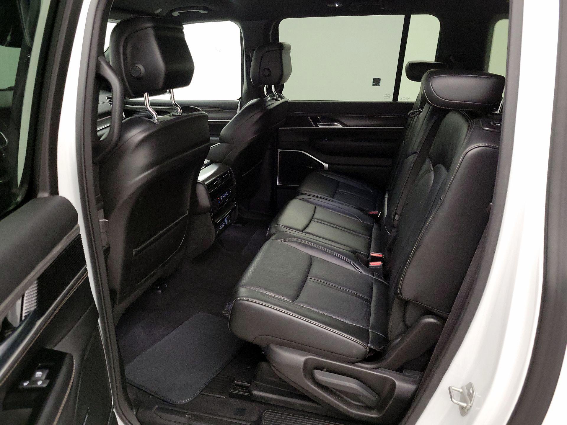 Thumbnail: 2023 Jeep Wagoneer - 19