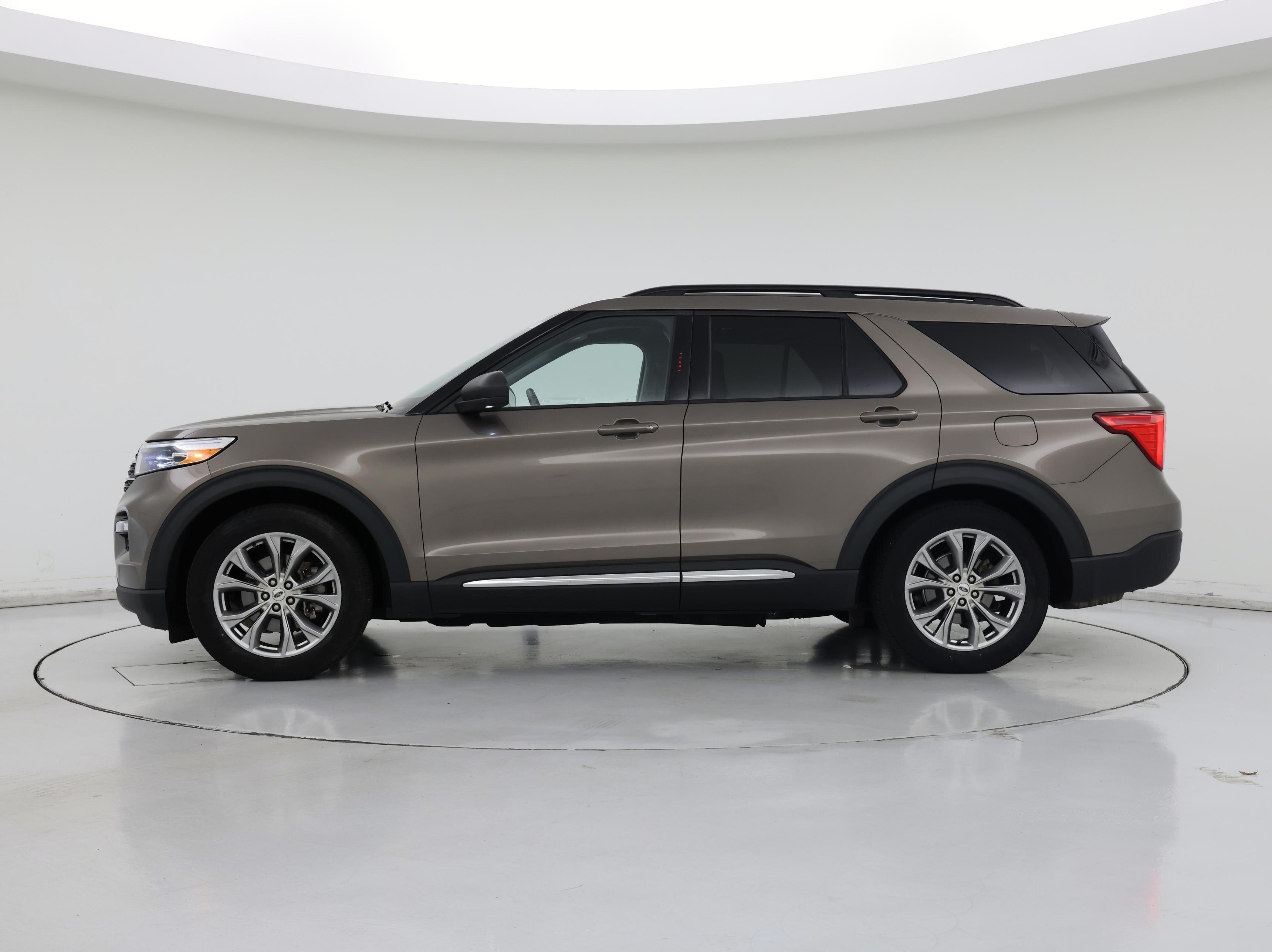 Thumbnail: 2021 Ford Explorer - 3