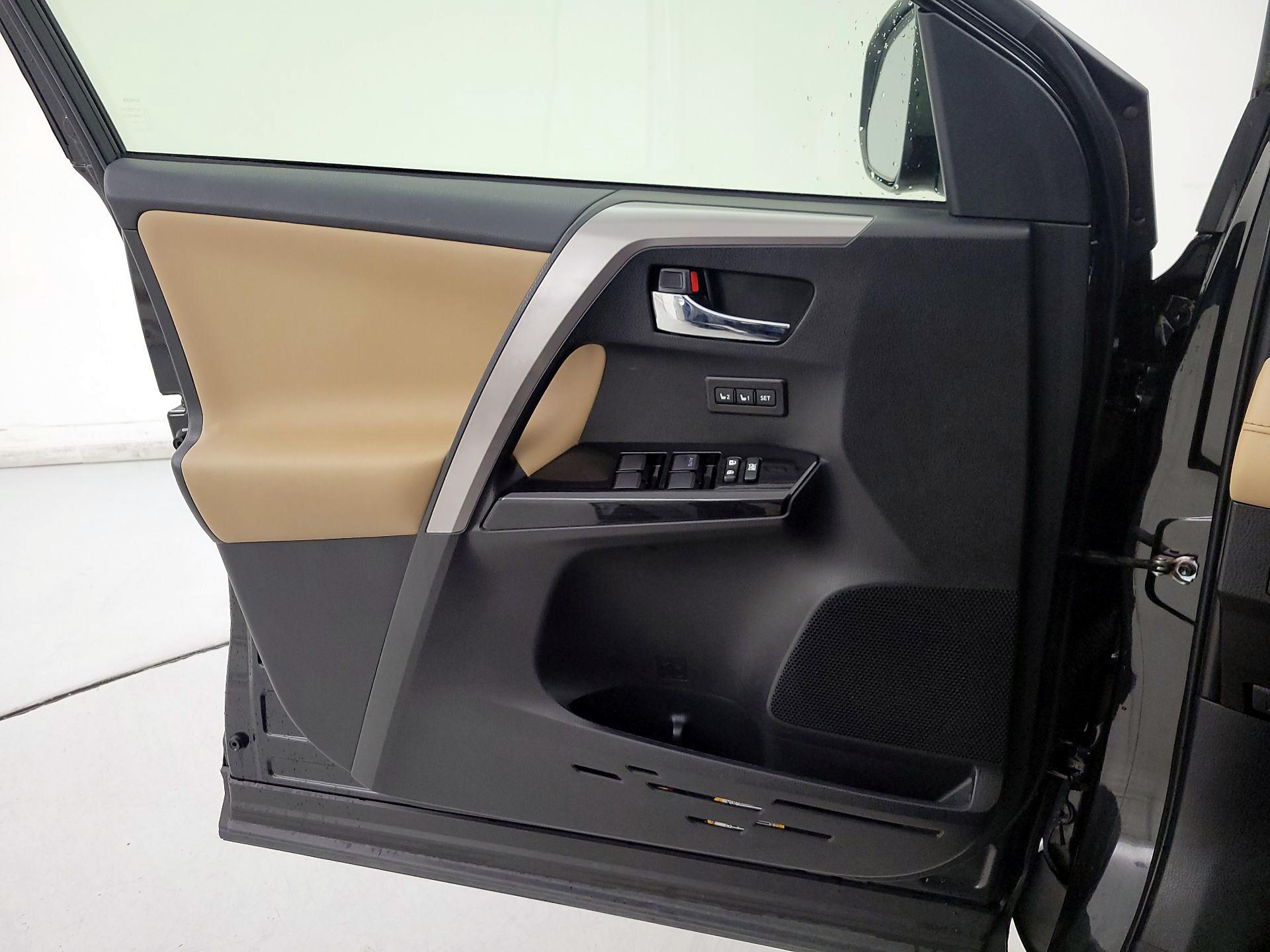 Thumbnail: 2017 Toyota RAV4 - 12