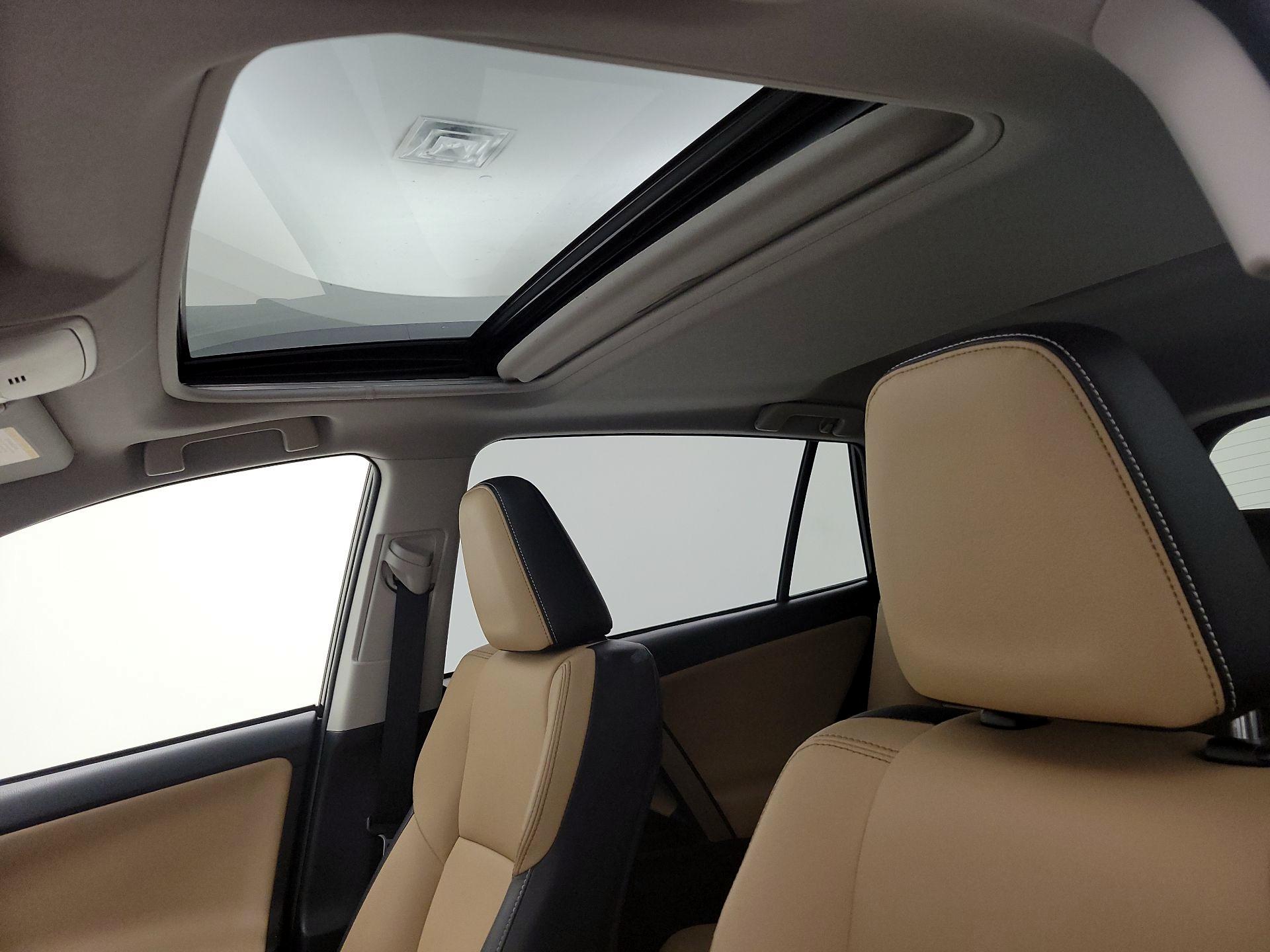 Thumbnail: 2017 Toyota RAV4 - 19