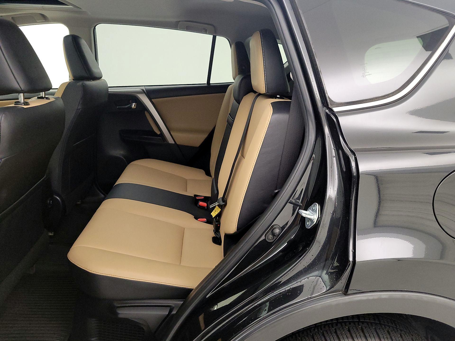 Thumbnail: 2017 Toyota RAV4 - 20