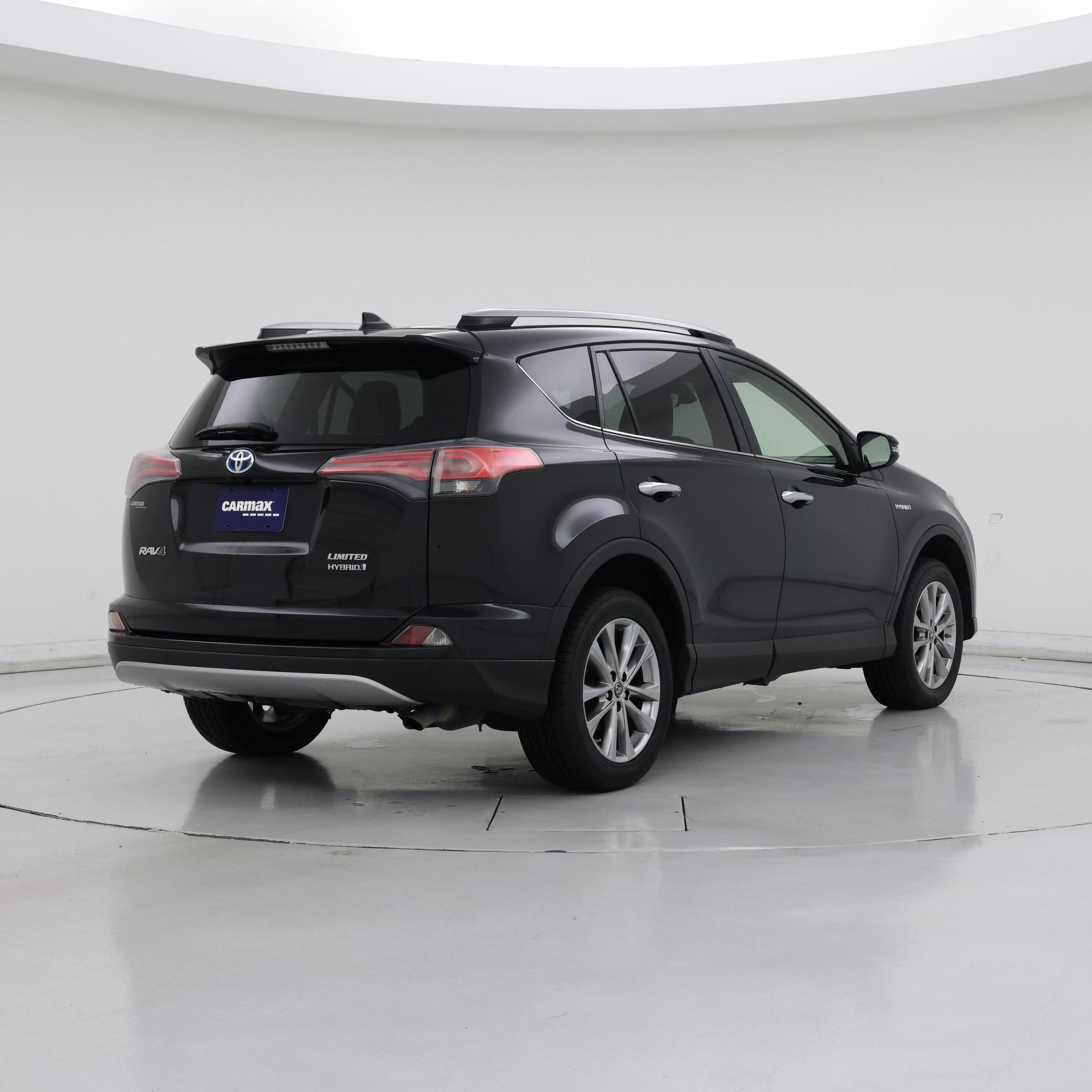 Thumbnail: 2017 Toyota RAV4 - 8