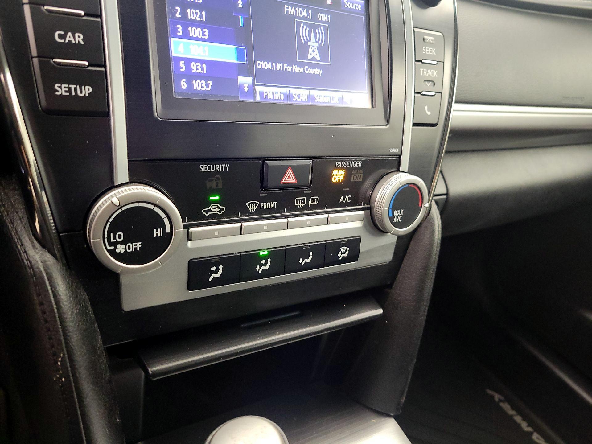 Thumbnail: 2014 Toyota Camry - 16