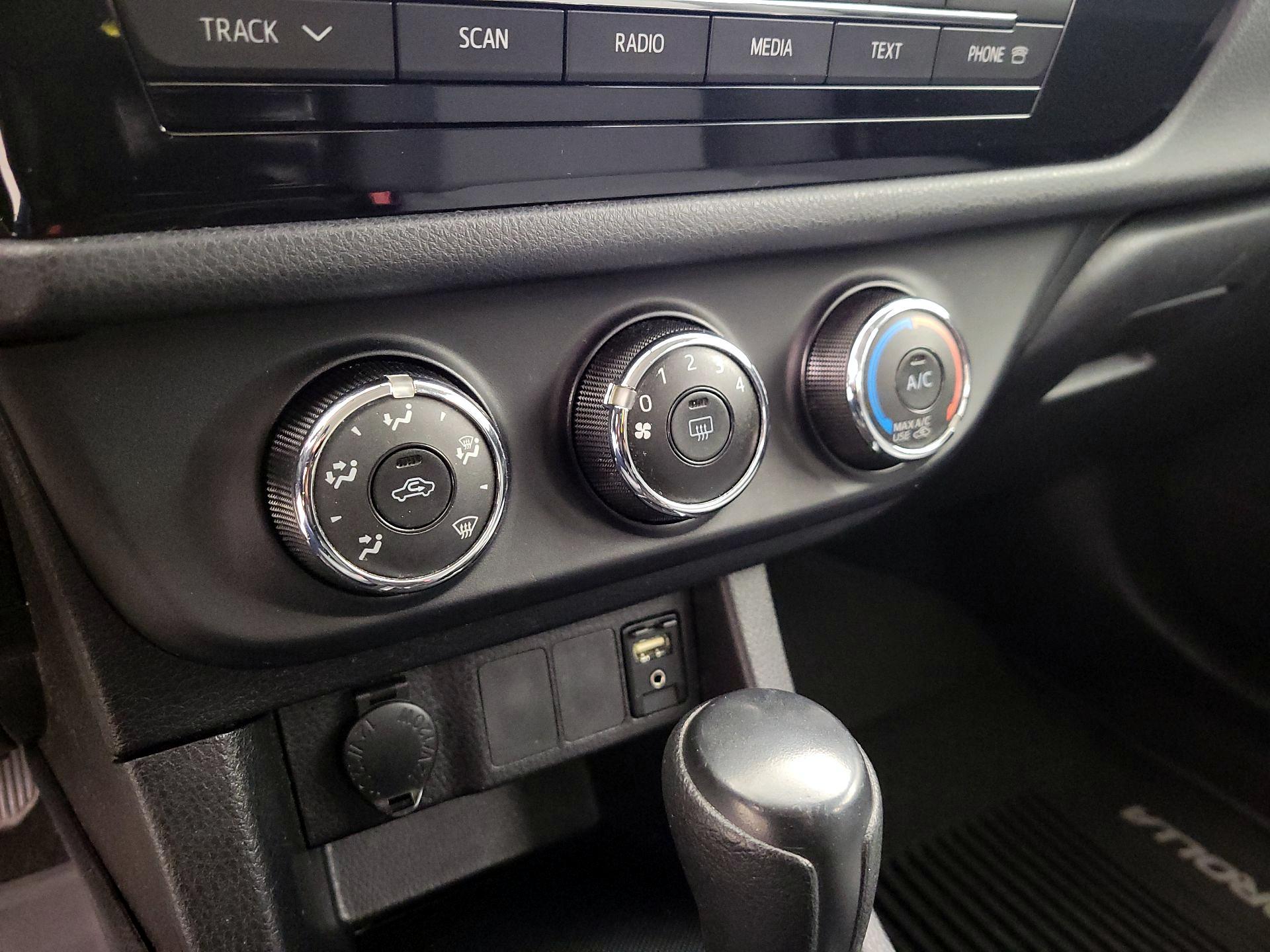 Thumbnail: 2014 Toyota Corolla - 15