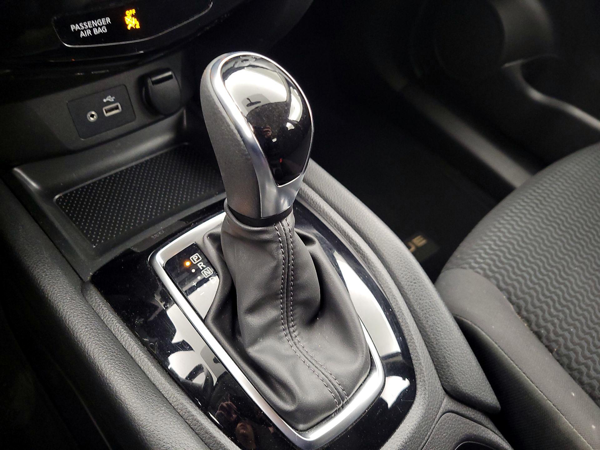 Thumbnail: 2019 Nissan Rogue Sport - 16