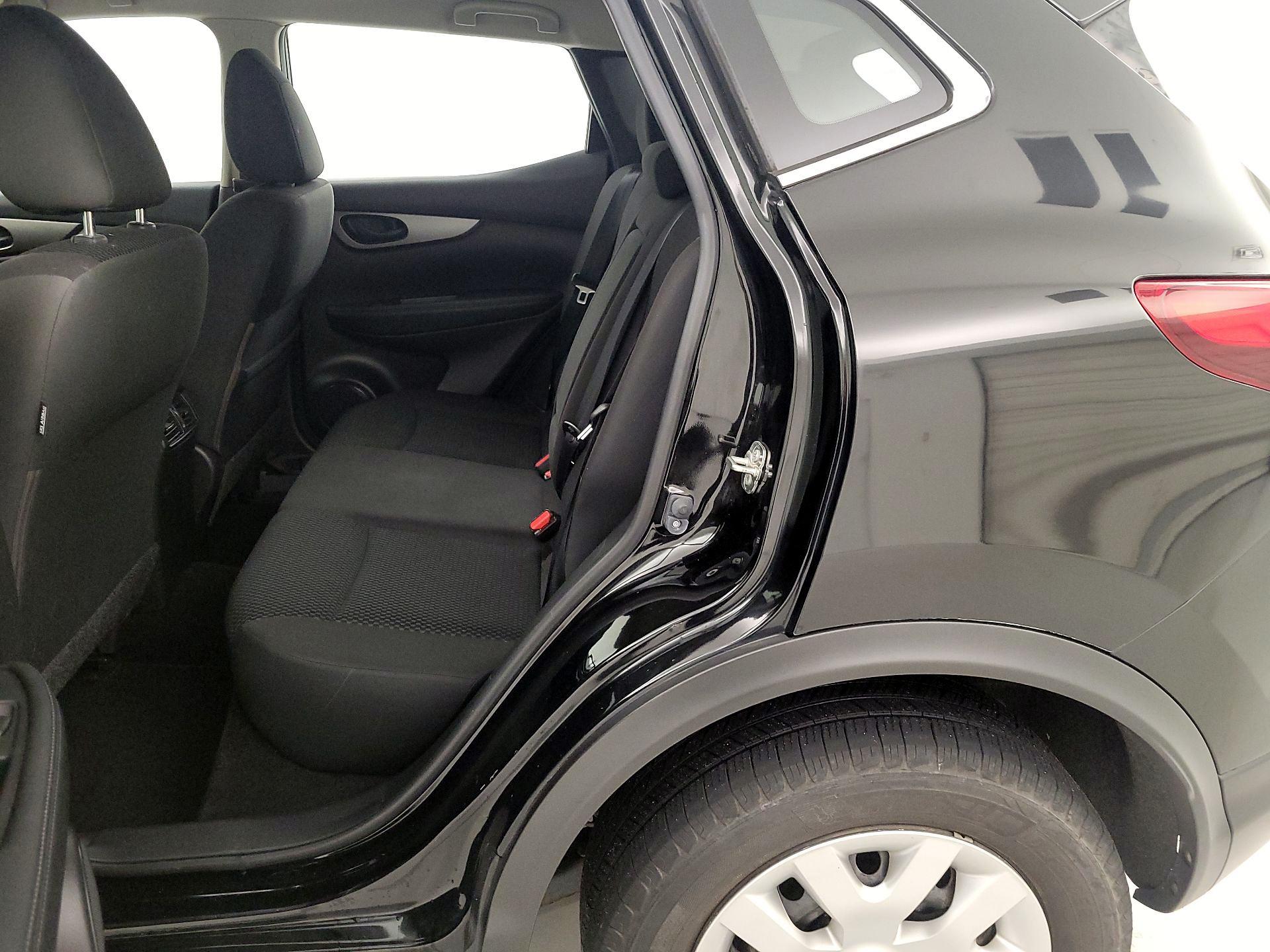 Thumbnail: 2019 Nissan Rogue Sport - 18