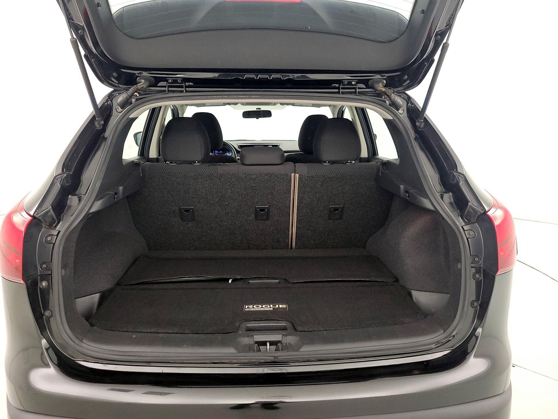 Thumbnail: 2019 Nissan Rogue Sport - 19