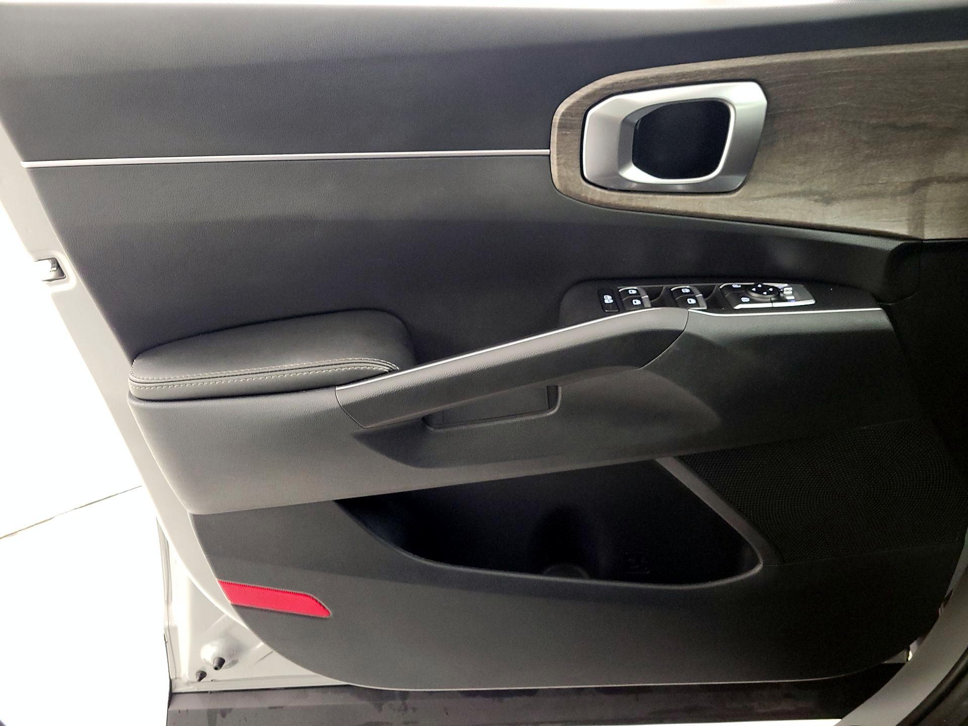 Thumbnail: 2022 Kia Sorento - 12