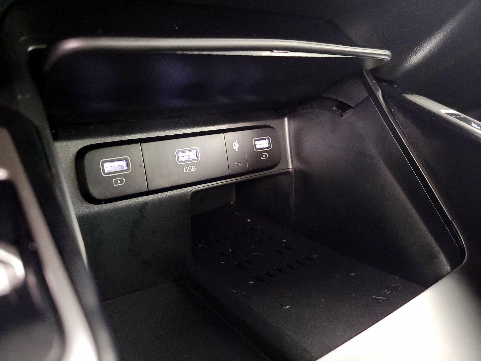 Thumbnail: 2022 Kia Sorento - 19