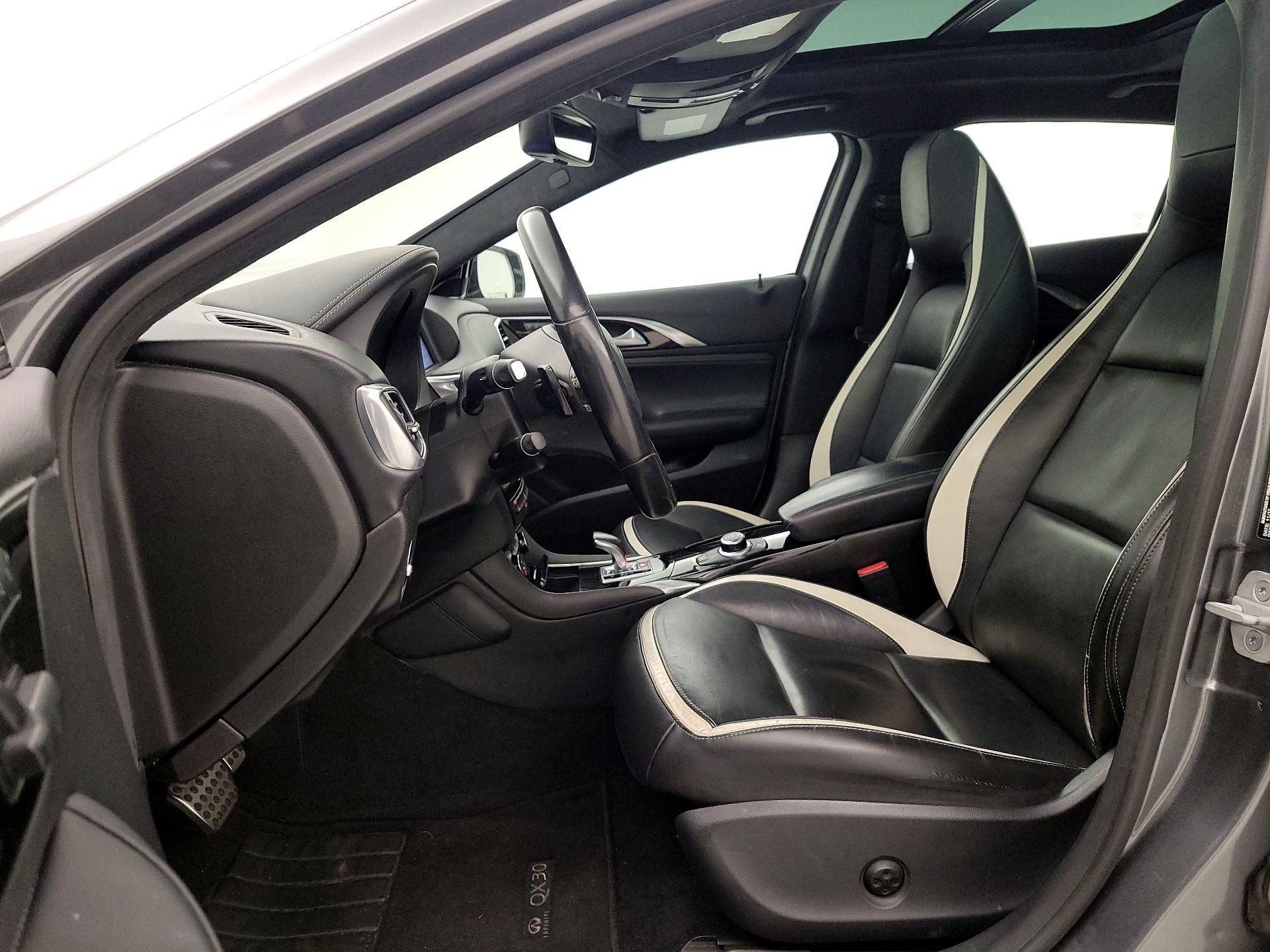 Thumbnail: 2018 INFINITI QX30 - 11