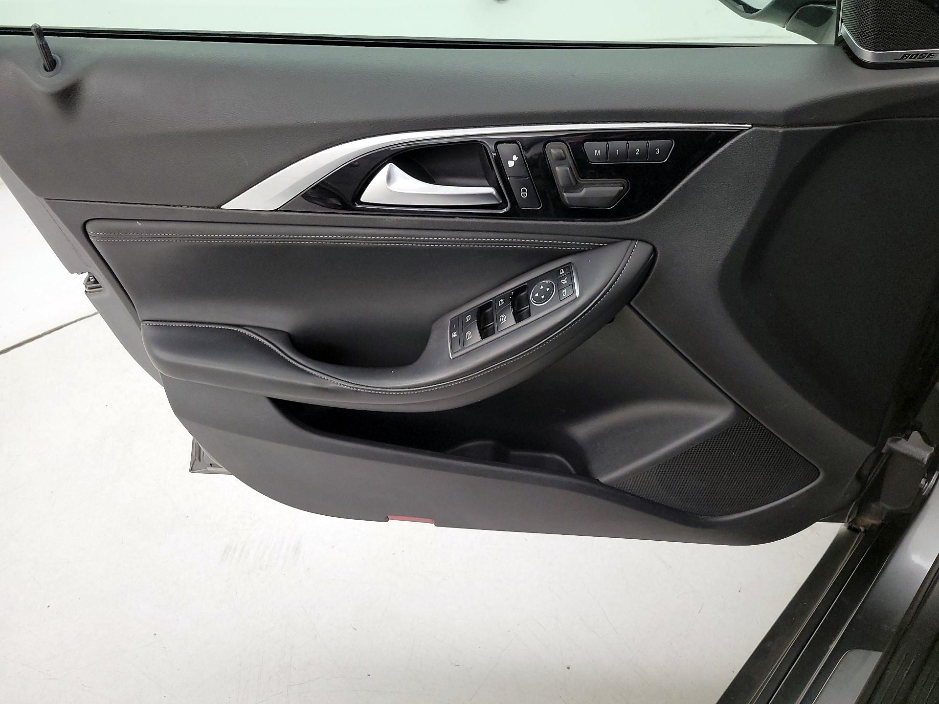 Thumbnail: 2018 INFINITI QX30 - 12