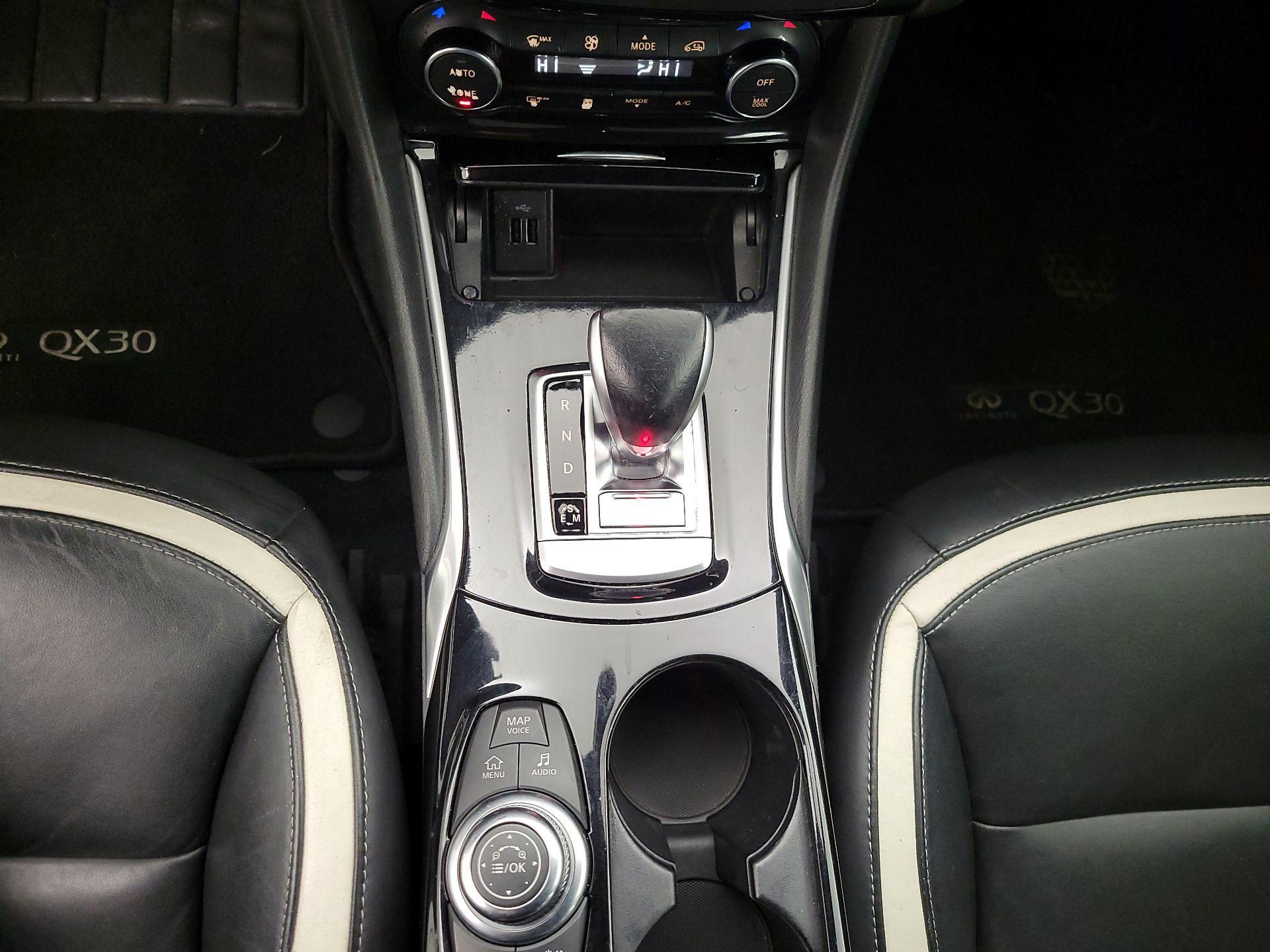 Thumbnail: 2018 INFINITI QX30 - 17