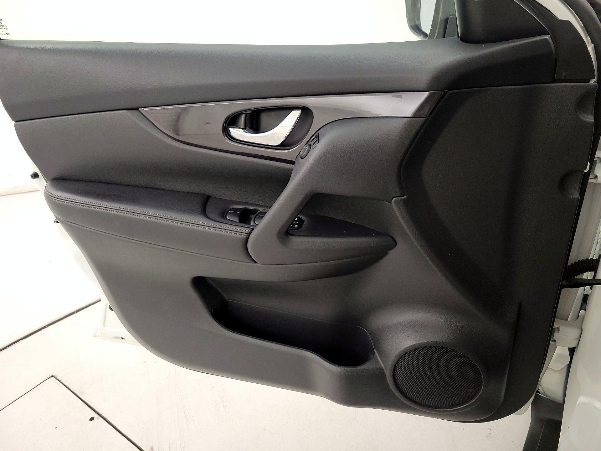 Thumbnail: 2018 Nissan Rogue - 12