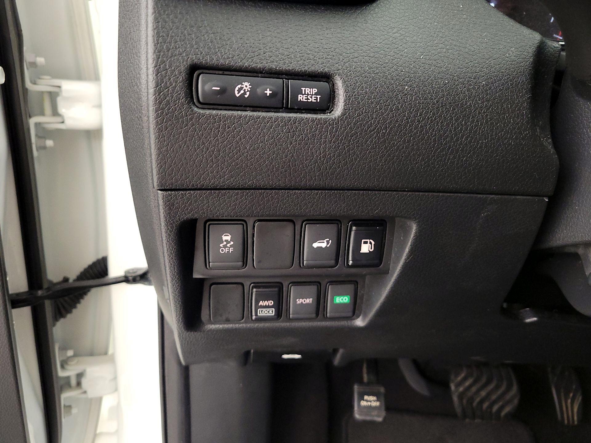 Thumbnail: 2018 Nissan Rogue - 13