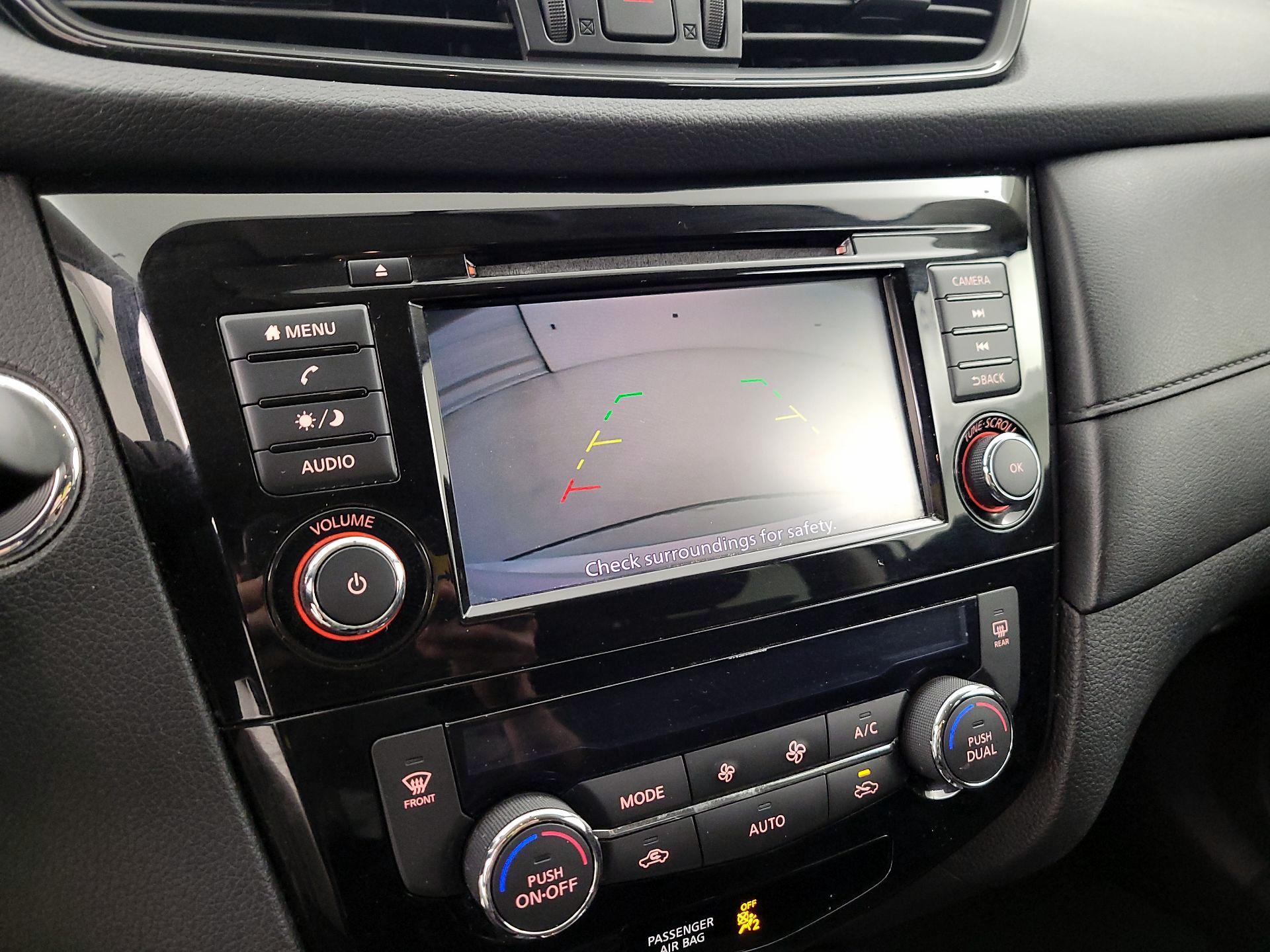 Thumbnail: 2018 Nissan Rogue - 14