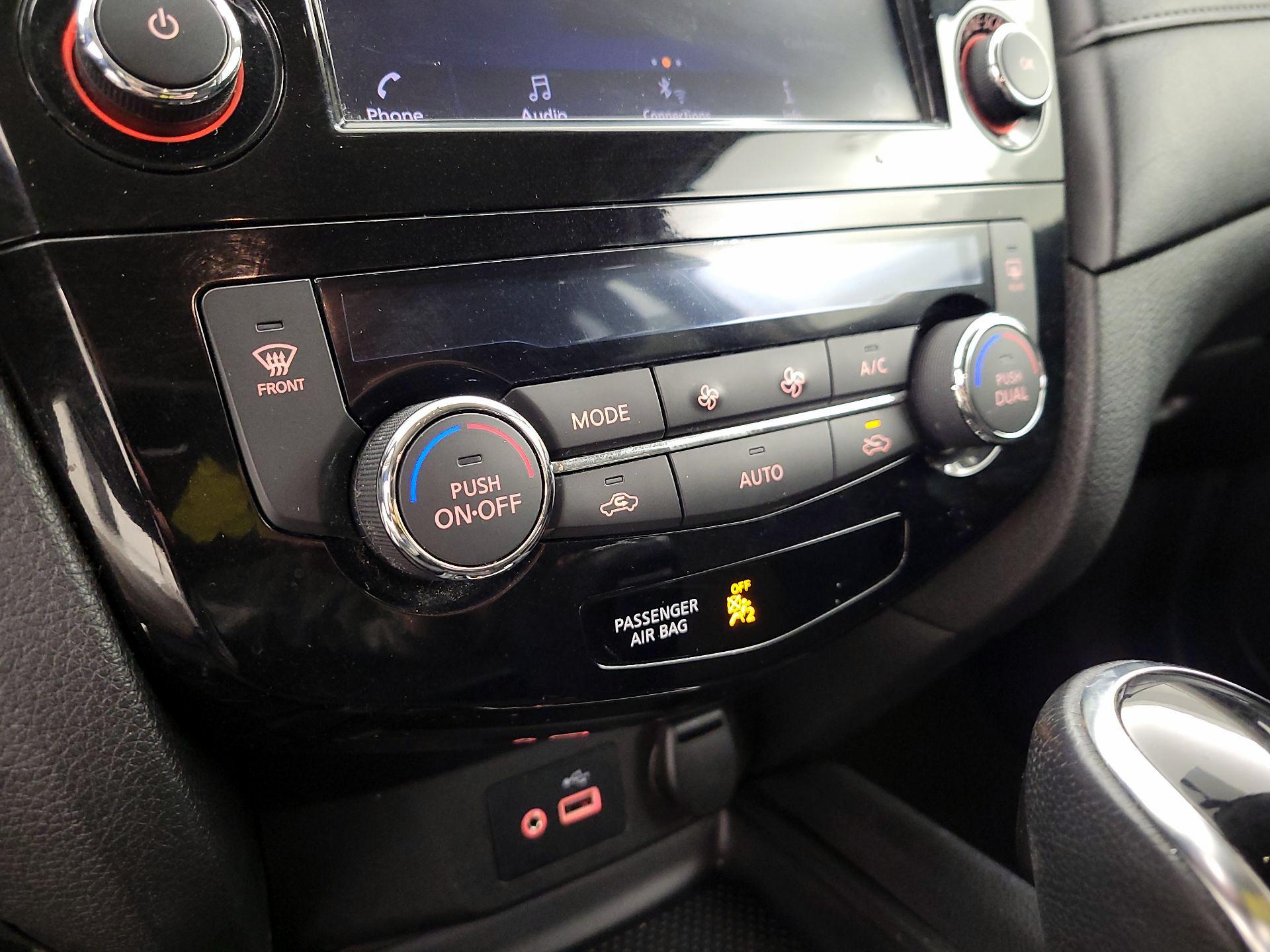 Thumbnail: 2018 Nissan Rogue - 16