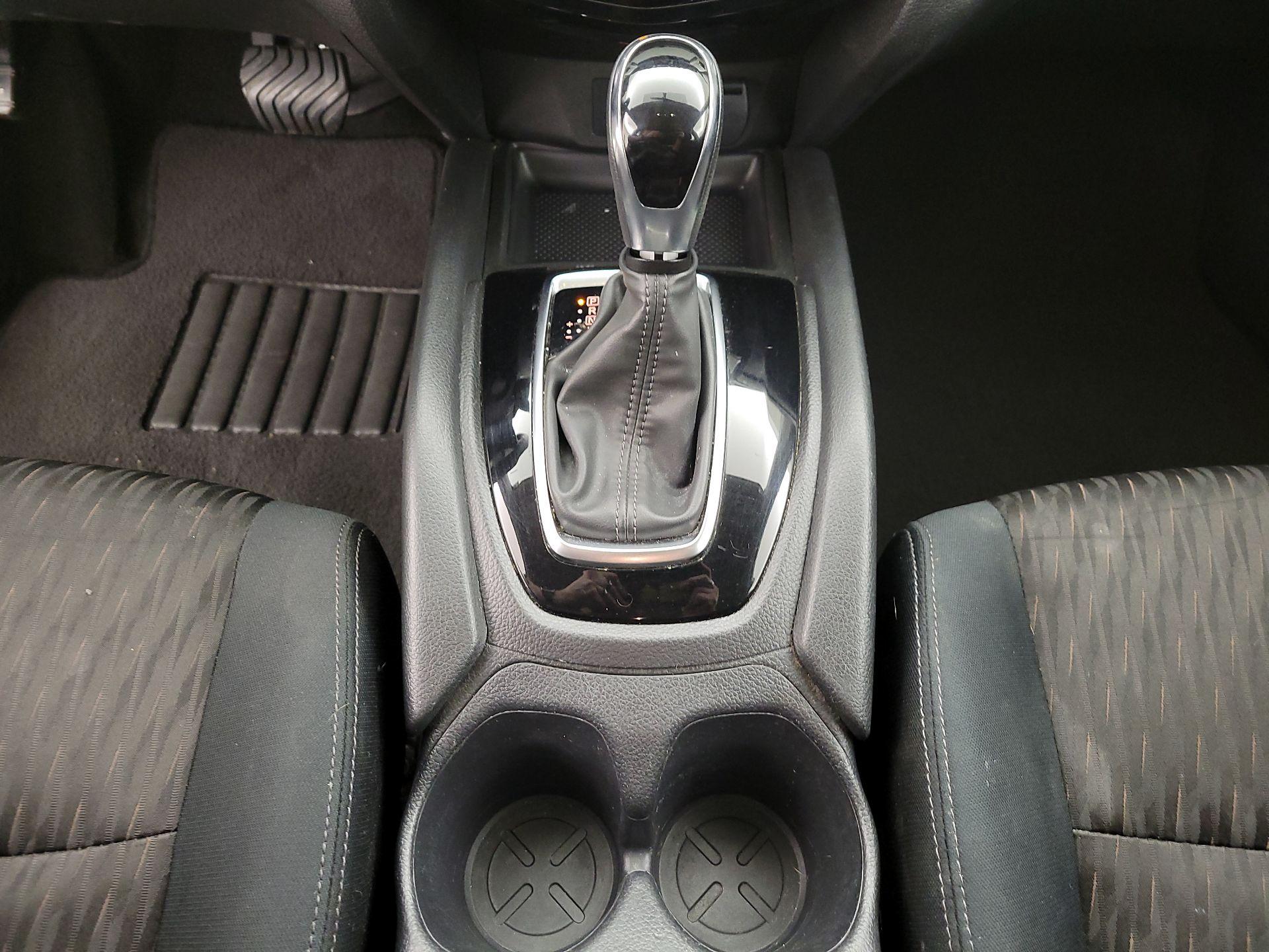 Thumbnail: 2018 Nissan Rogue - 17