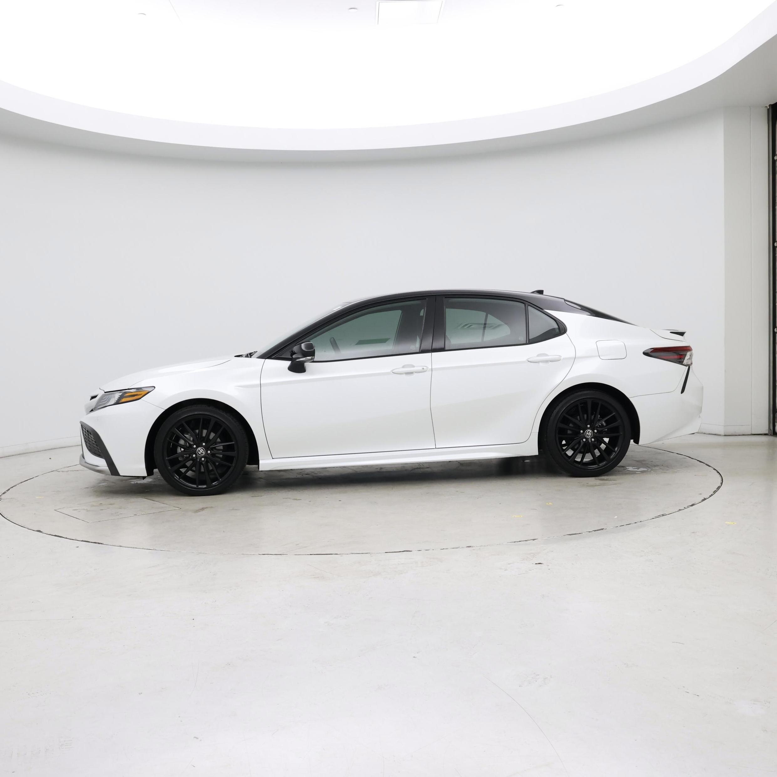 Thumbnail: 2022 Toyota Camry - 3