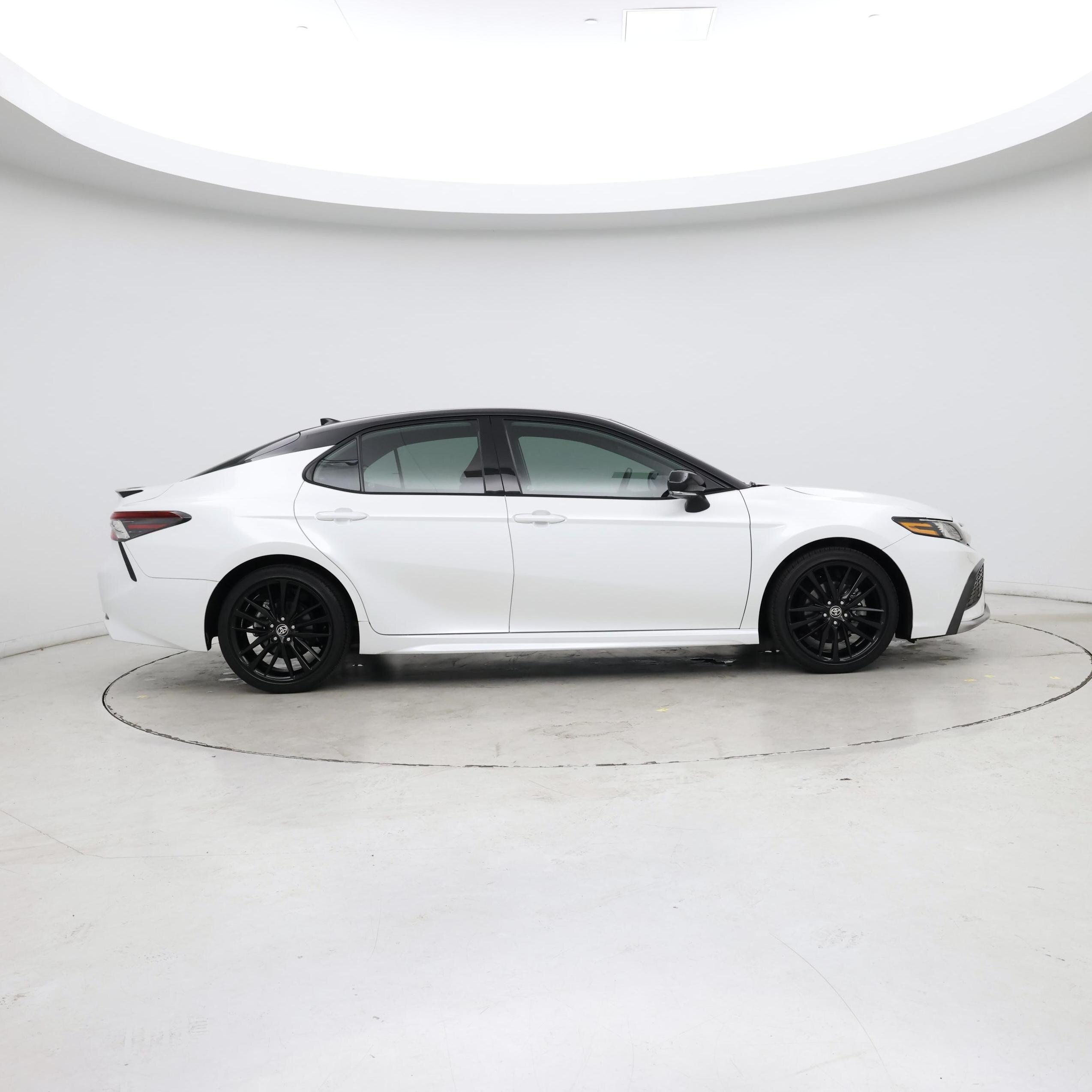 Thumbnail: 2022 Toyota Camry - 7