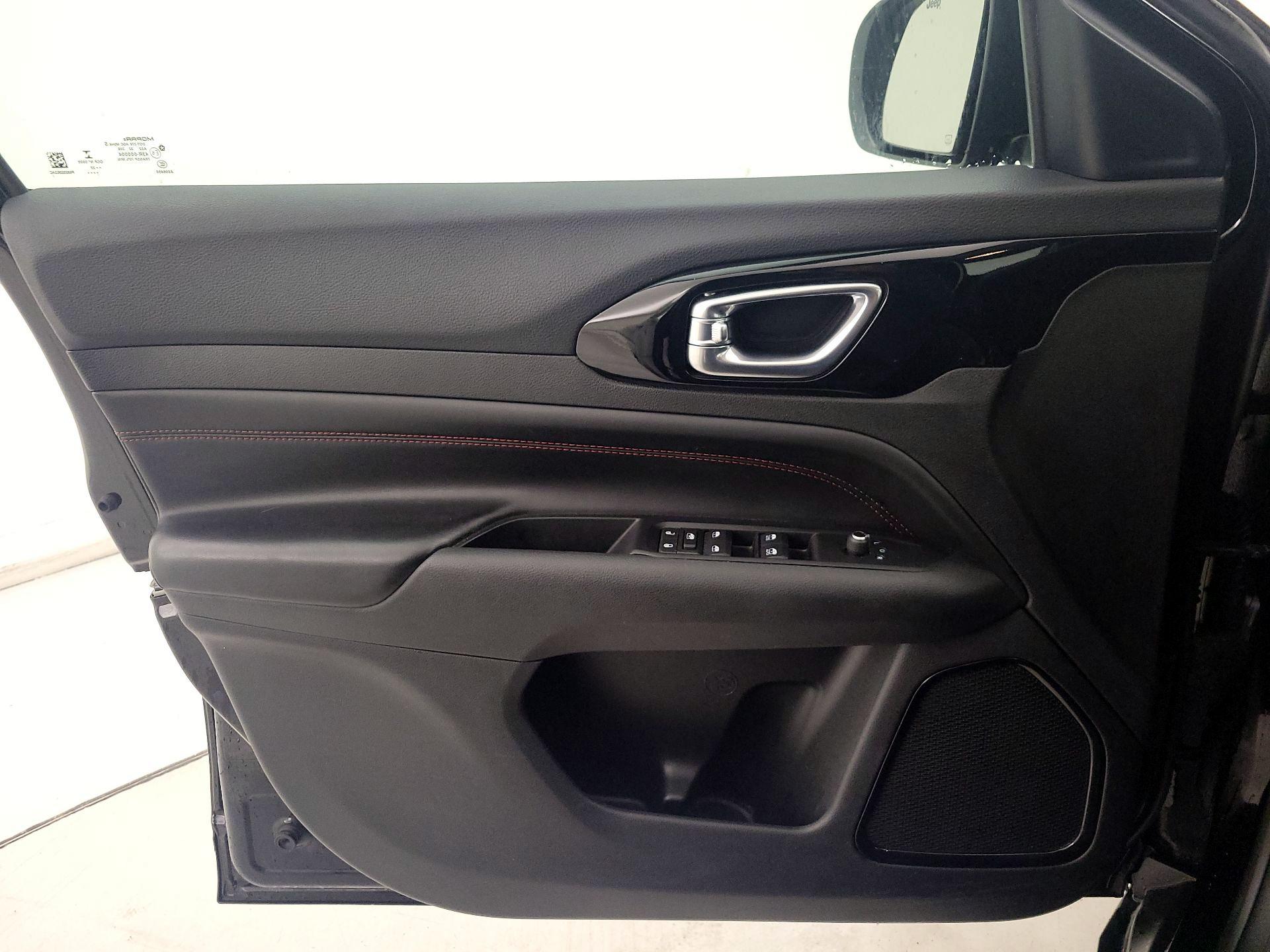 Thumbnail: 2022 Jeep Compass - 12