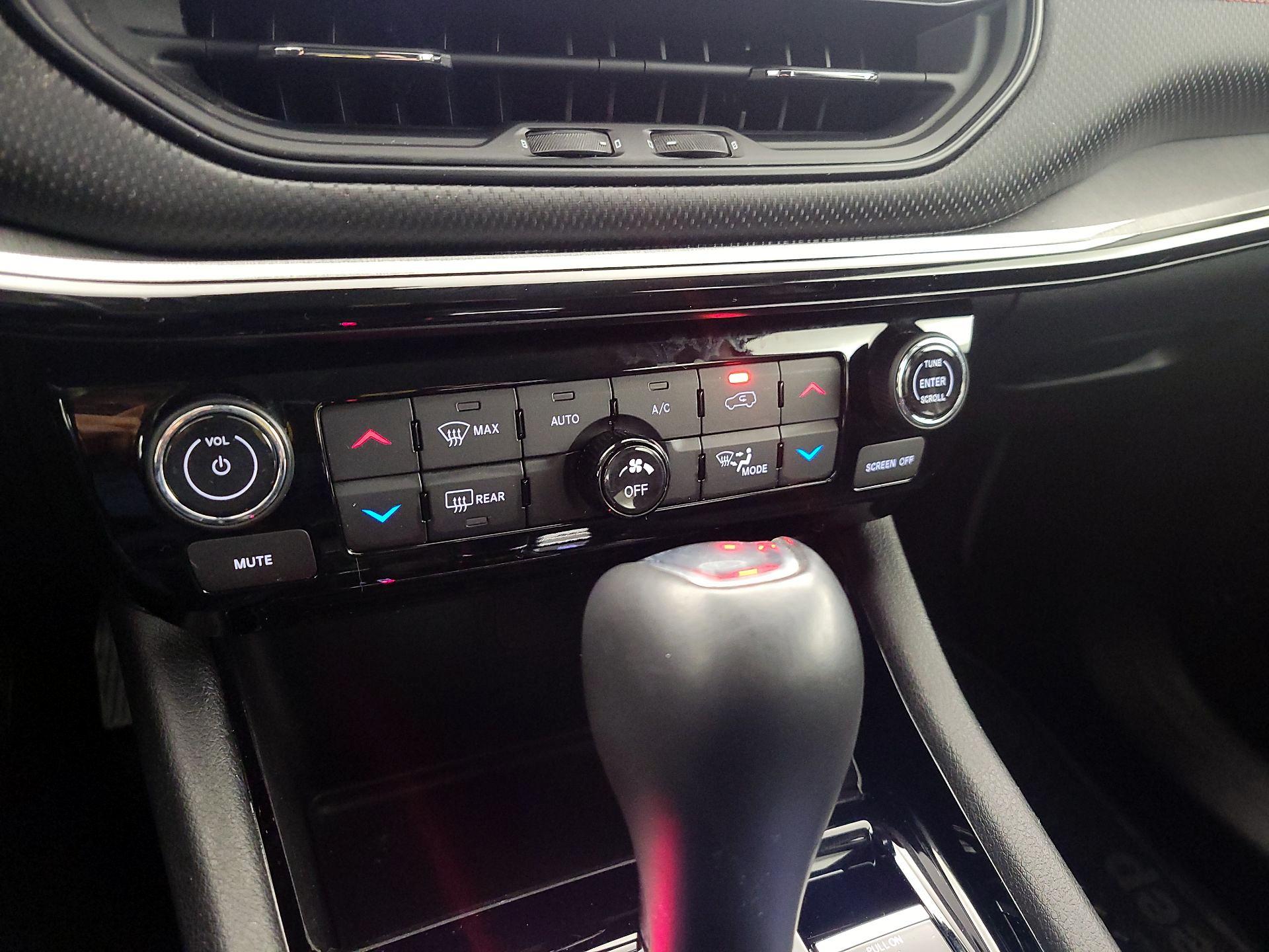 Thumbnail: 2022 Jeep Compass - 16