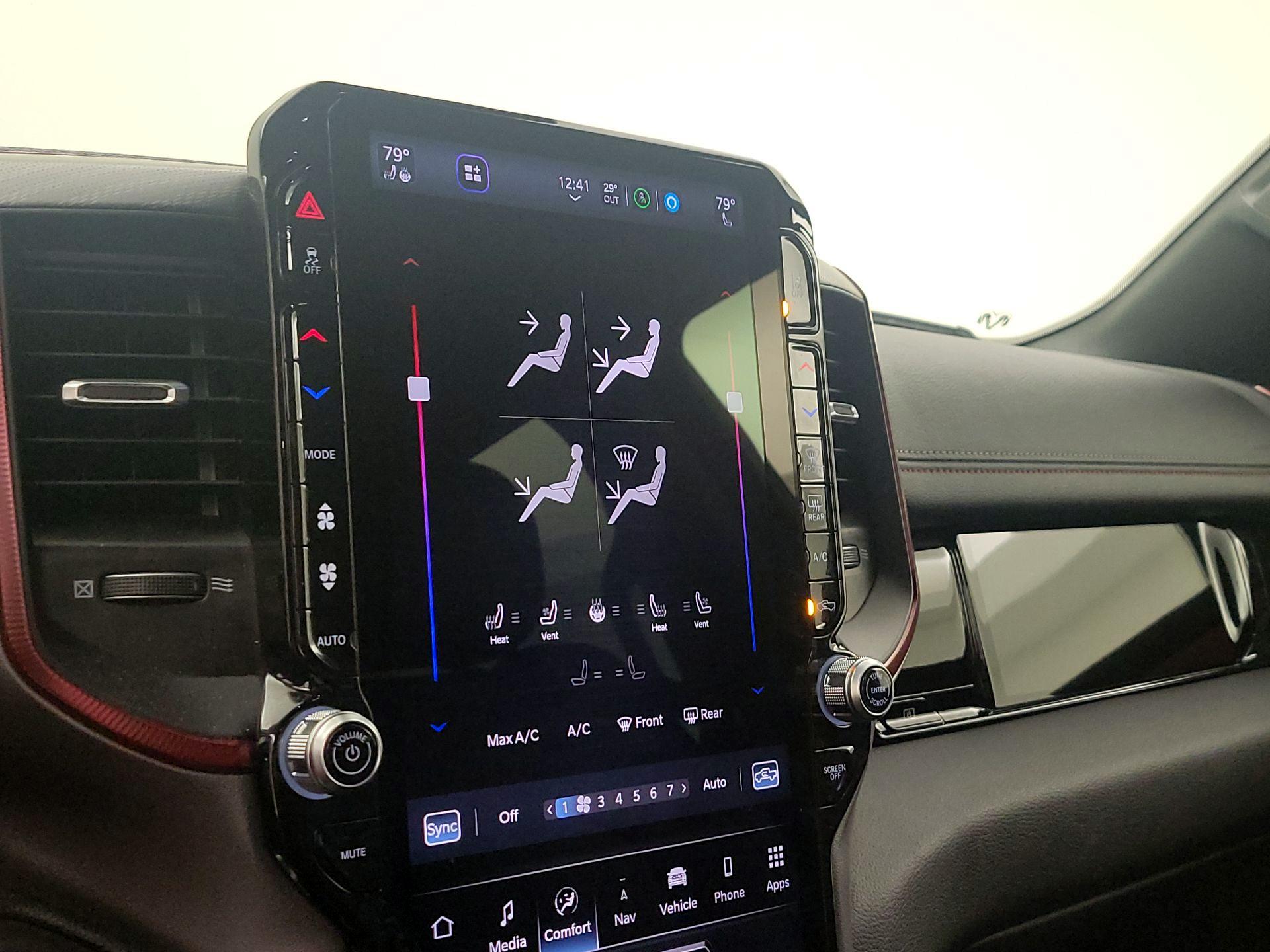 Thumbnail: 2025 RAM 1500 - 17