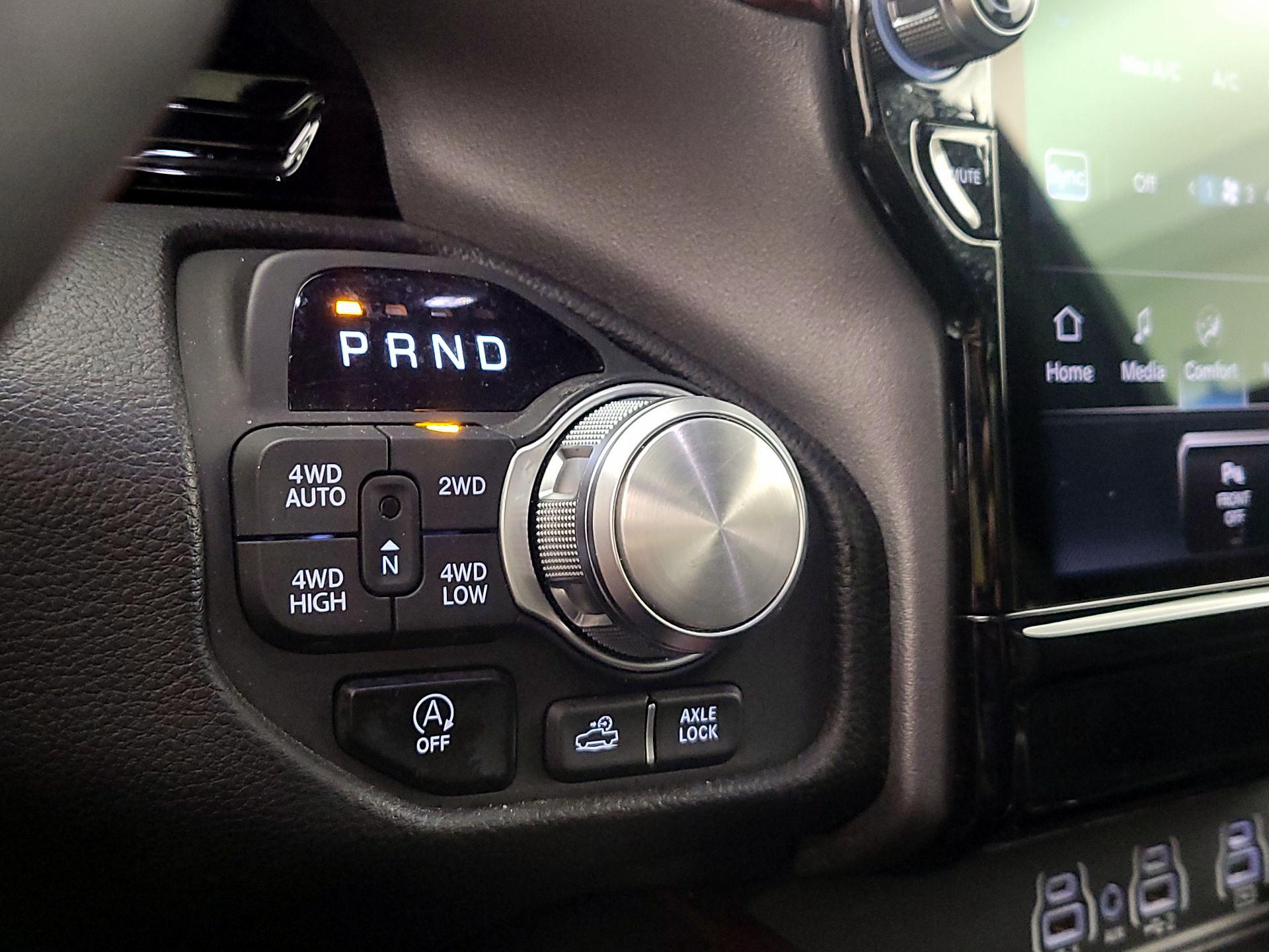 Thumbnail: 2025 RAM 1500 - 18