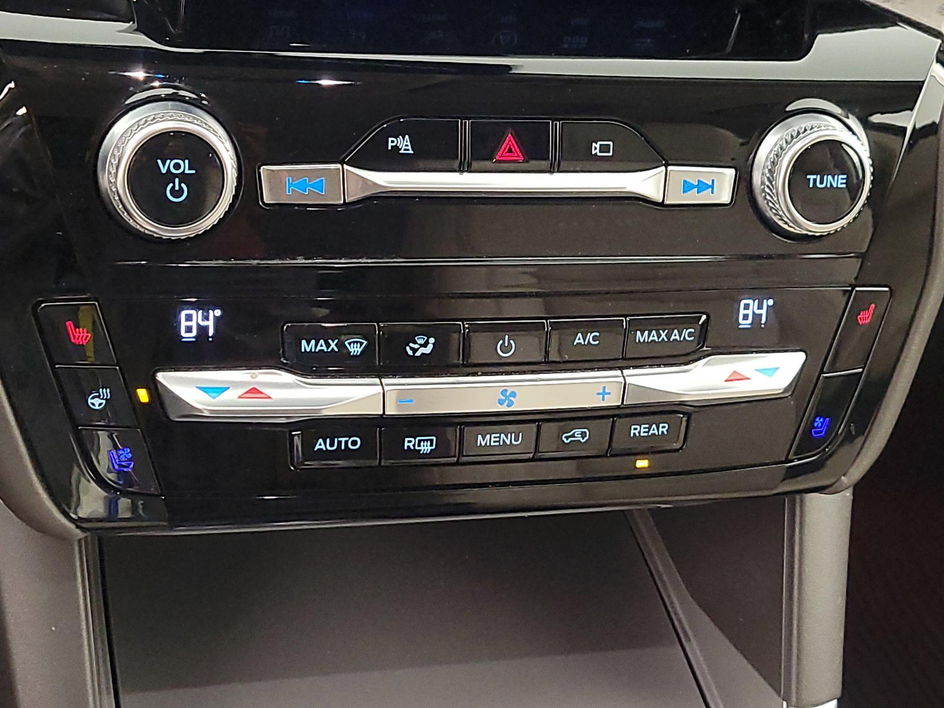 Thumbnail: 2021 Ford Explorer - 17