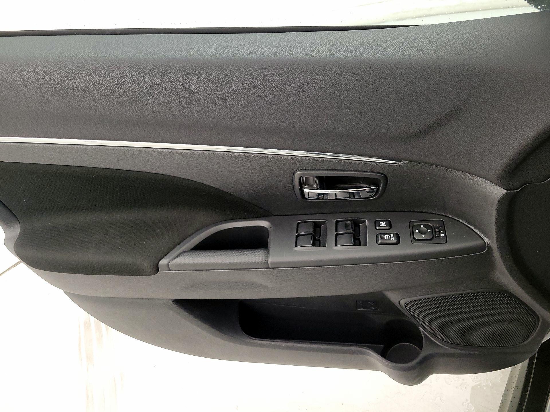 Thumbnail: 2022 Mitsubishi Outlander Sport - 12