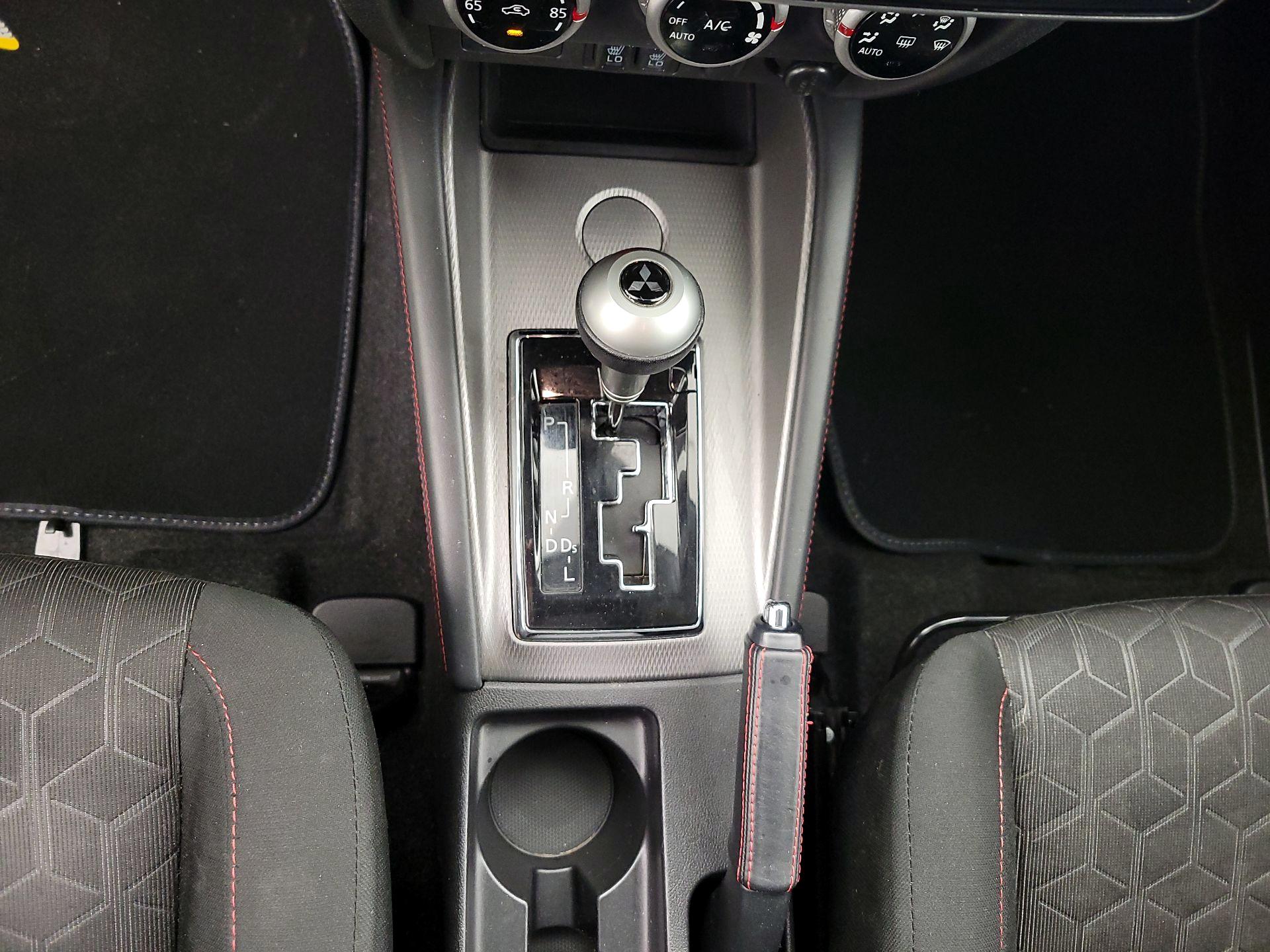 Thumbnail: 2022 Mitsubishi Outlander Sport - 17