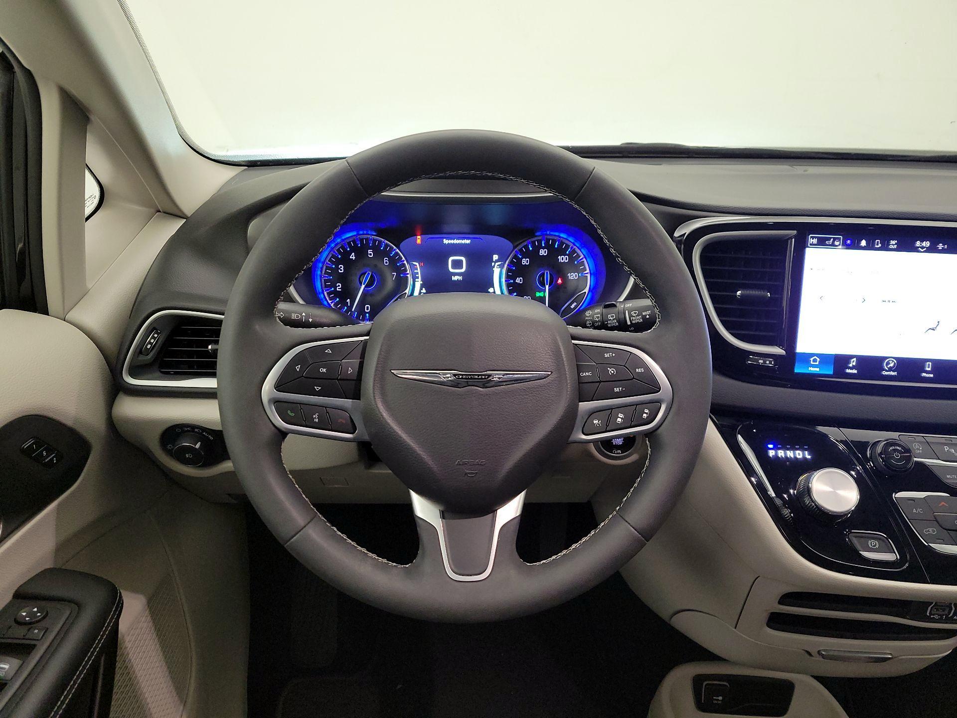 Thumbnail: 2024 Chrysler Pacifica - 10