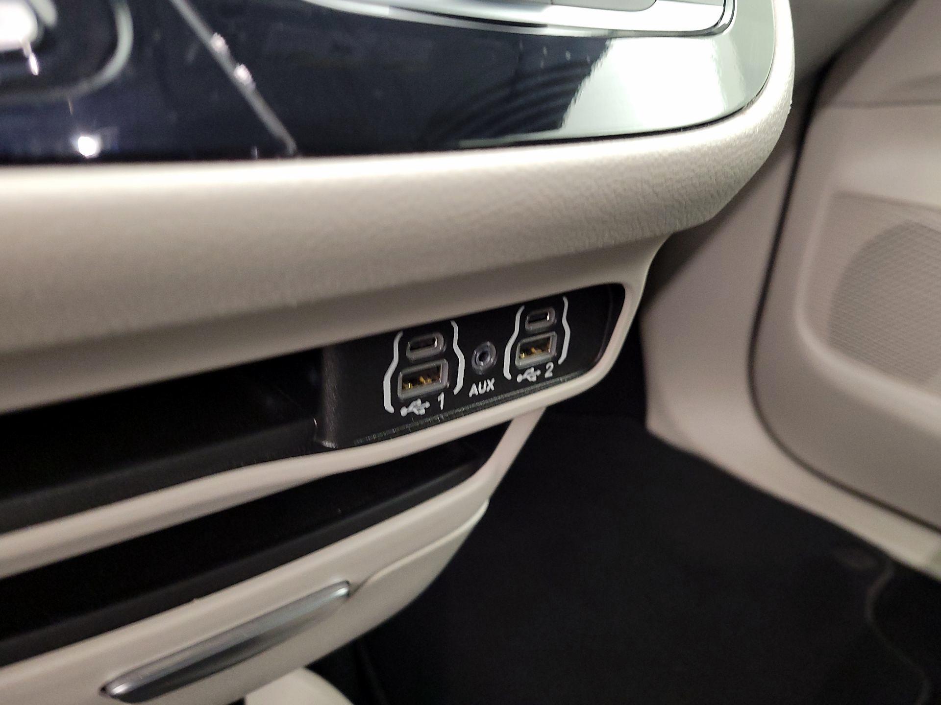 Thumbnail: 2024 Chrysler Pacifica - 18