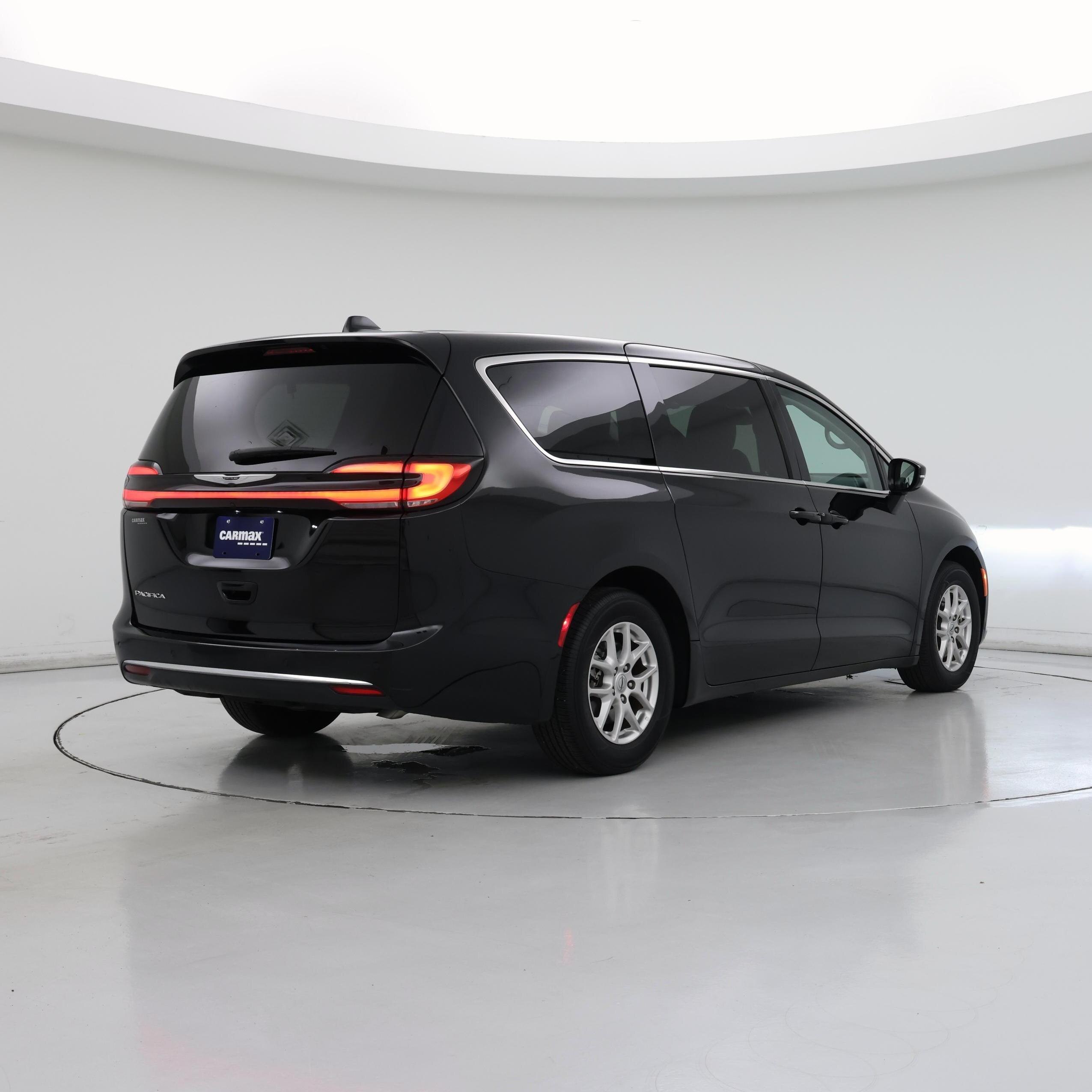 Thumbnail: 2024 Chrysler Pacifica - 8