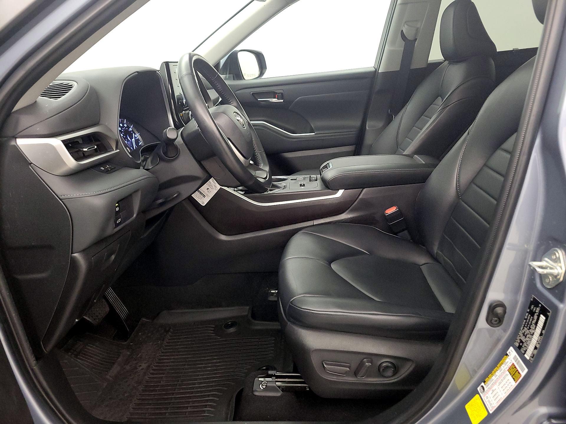 Thumbnail: 2022 Toyota Highlander - 11