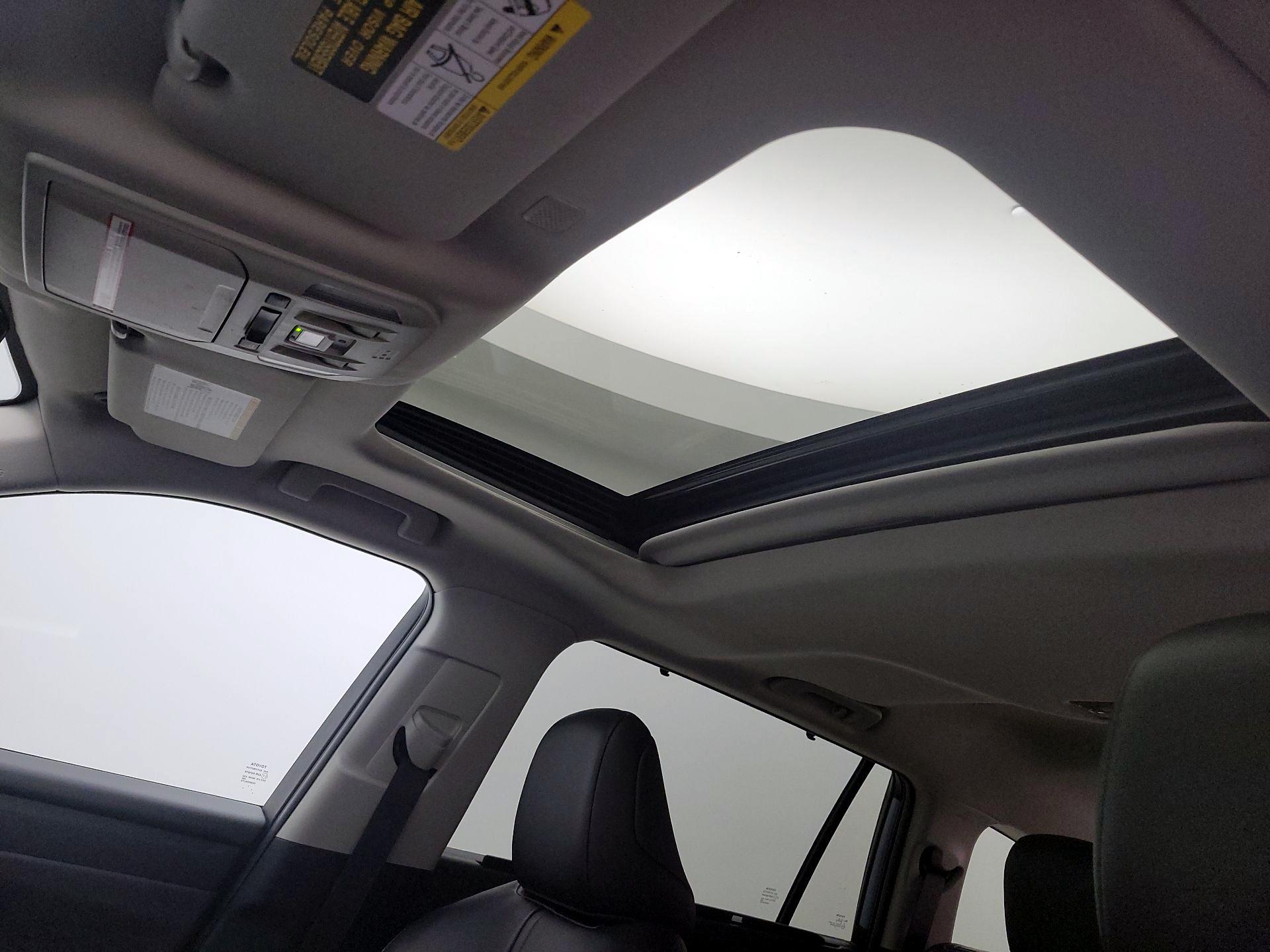 Thumbnail: 2022 Toyota Highlander - 19