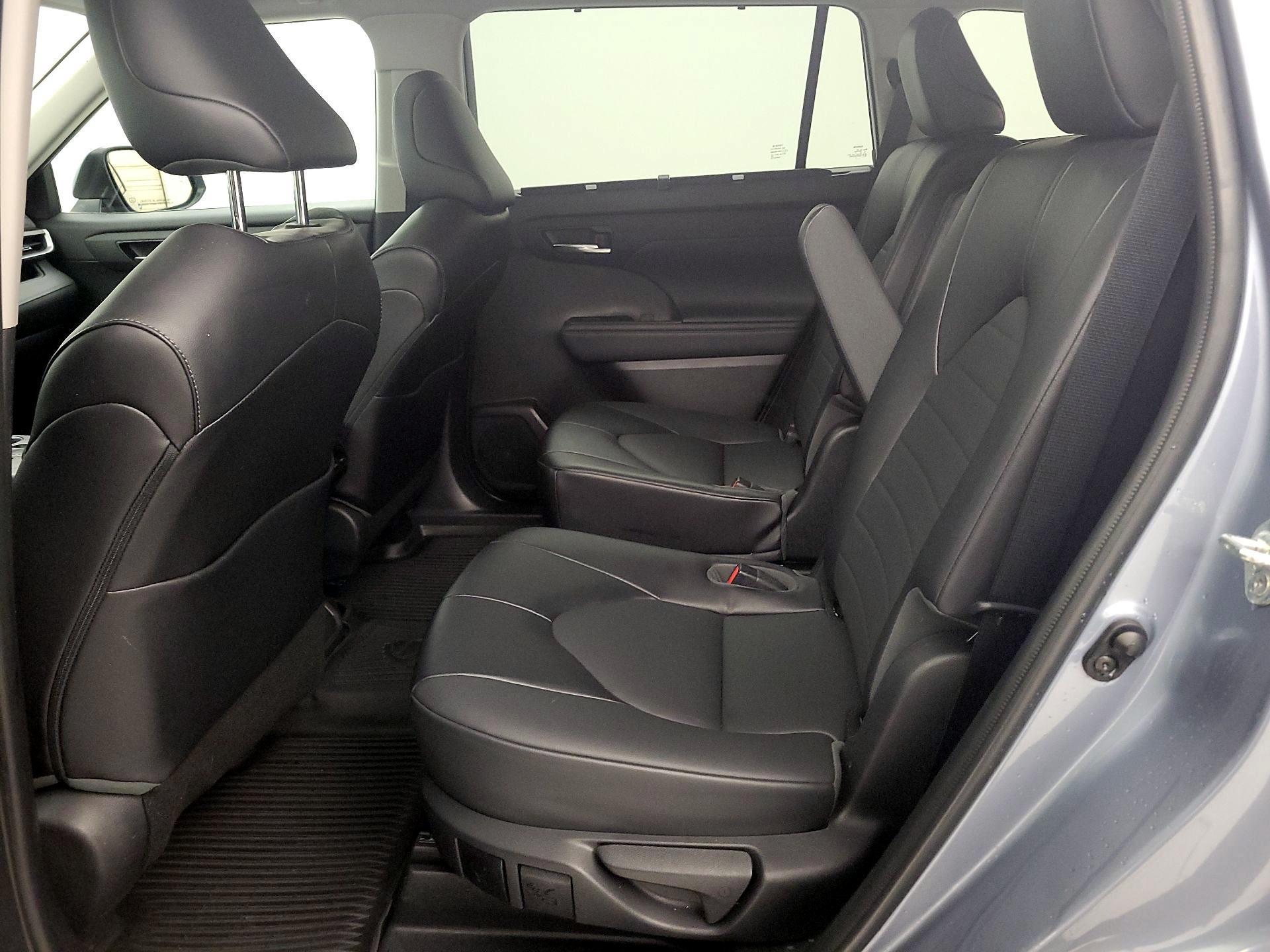 Thumbnail: 2022 Toyota Highlander - 20