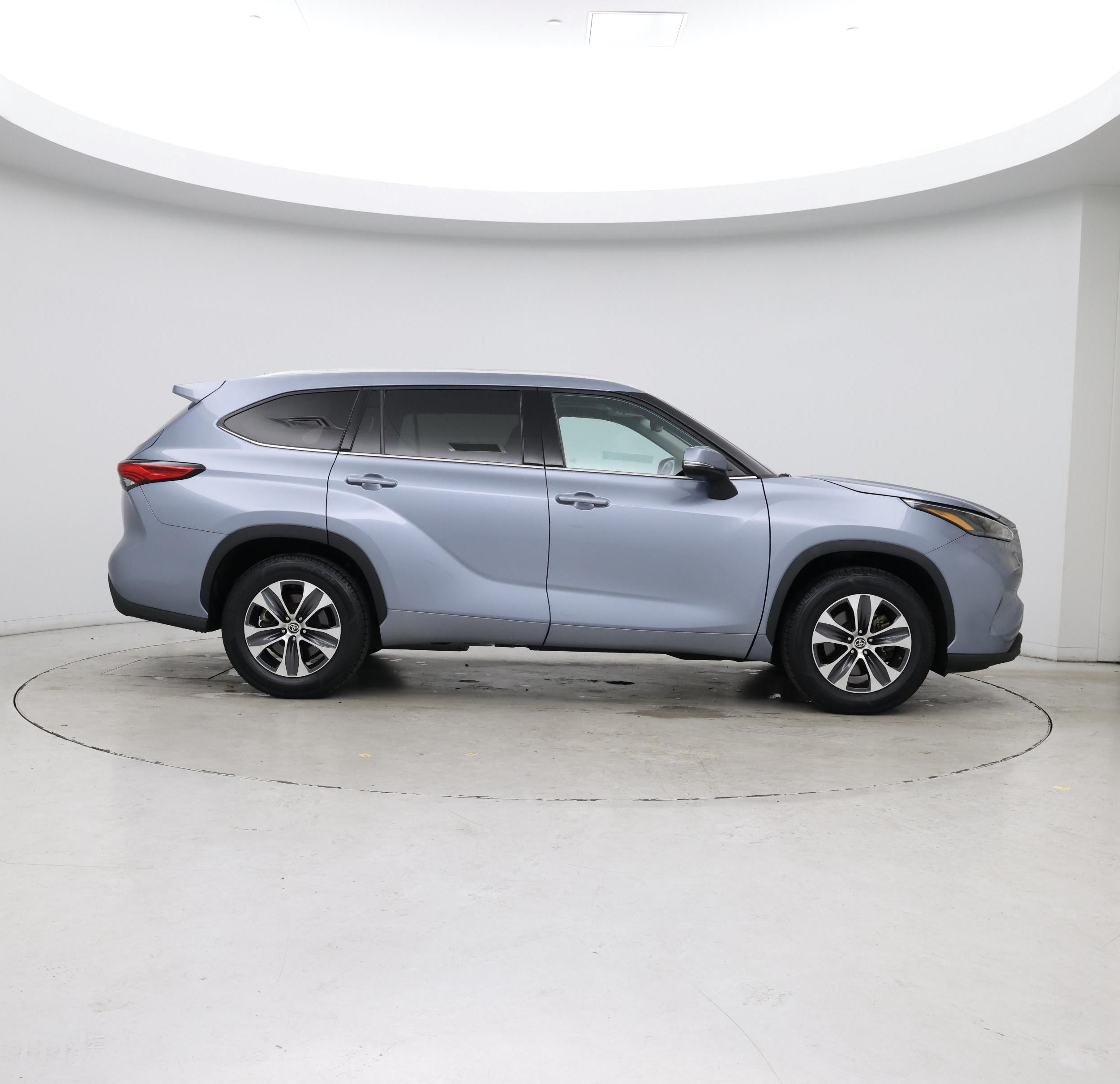 Thumbnail: 2022 Toyota Highlander - 7