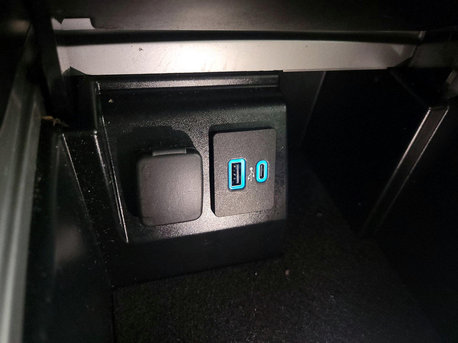 Thumbnail: 2022 Ford Explorer - 19