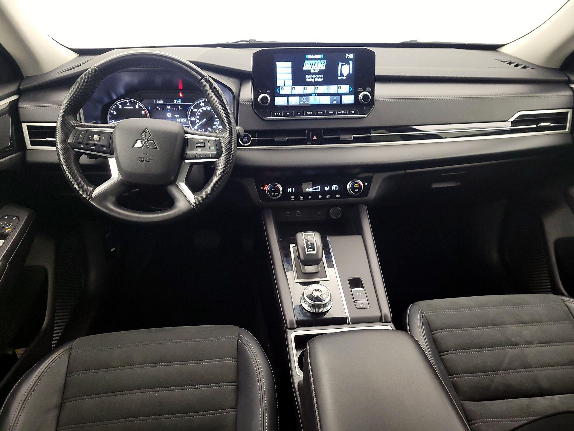 Thumbnail: 2024 Mitsubishi Outlander - 9